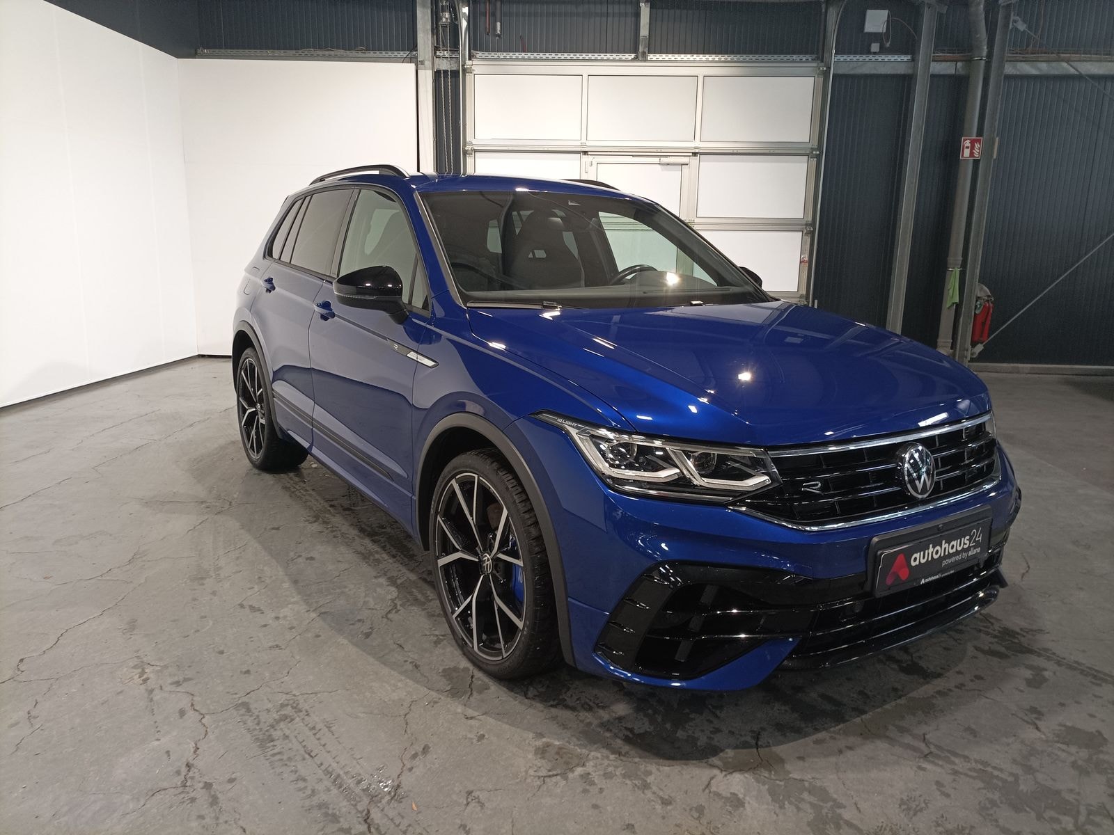 Volkswagen Tiguan SUV / Crossover / Geländewagen VOLKSWAGEN Tiguan 2.0 TSI OPF DSG 4MOTION R Sports Utility Vehicle #1