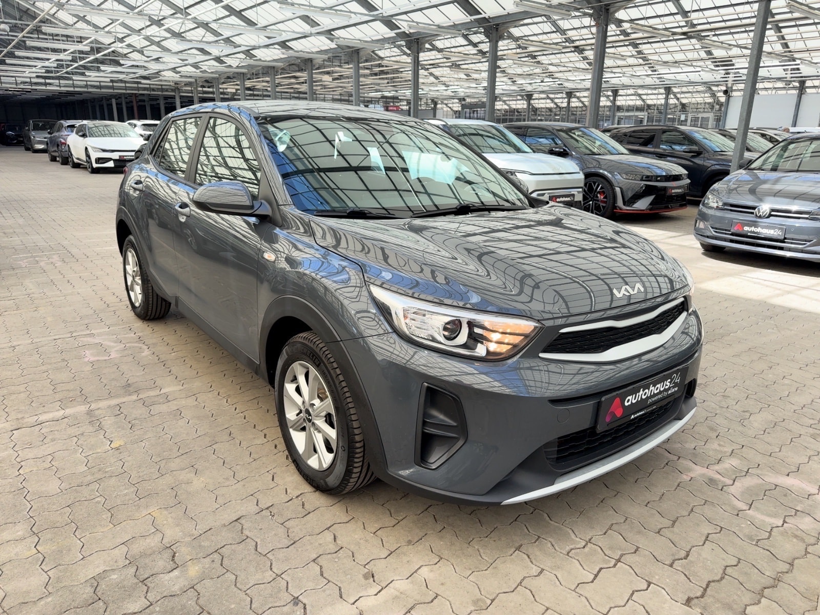 Kia Stonic SUV / Crossover / Geländewagen KIA Stonic 1.0 T-GDI 100 Edition 7 DCT7 Sports Utility Vehicle #1