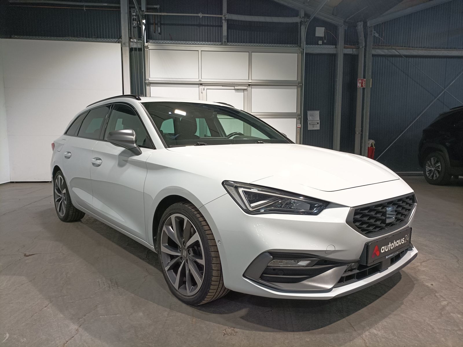 SEAT Leon Kombi SEAT Leon 2.0 TDI 110kW FR DSG Sportstourer Kombi #1