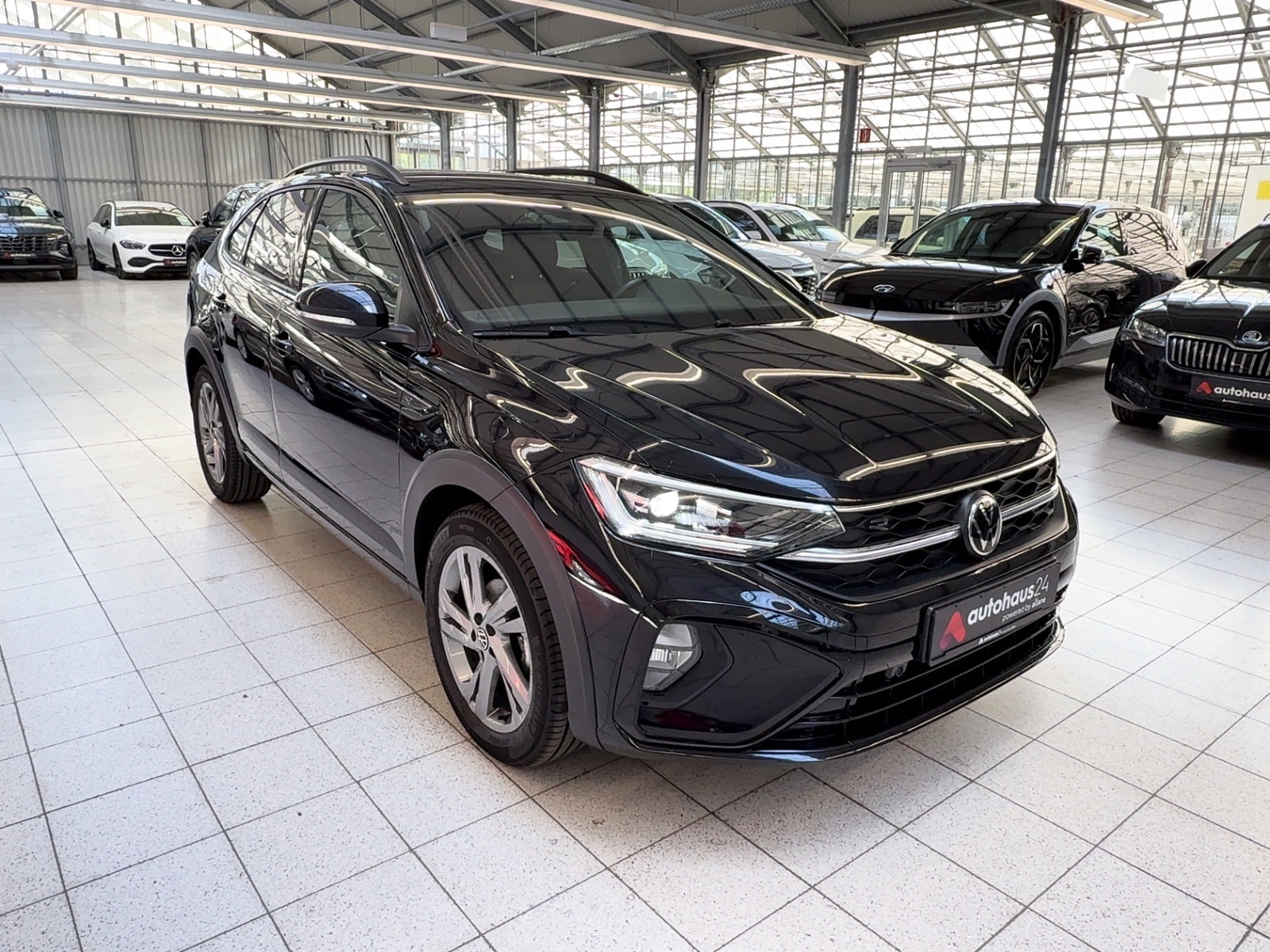 Volkswagen Taigo SUV / Crossover / Geländewagen VOLKSWAGEN Taigo 1.0 TSI OPF 81 kW DSG R-Line Sports Utility Vehicle #1