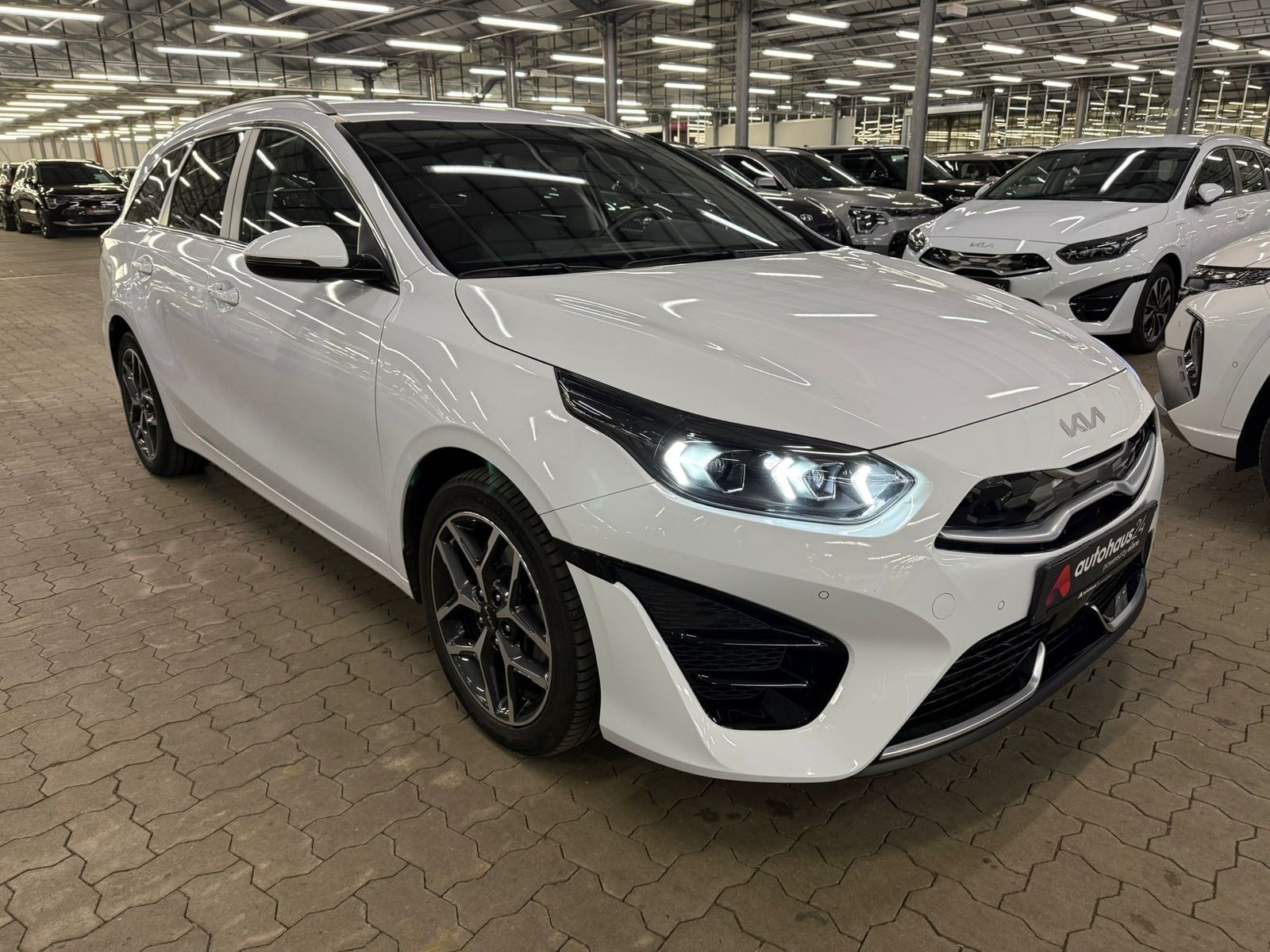 Kia Ceed Sportswagon Kombi KIA Ceed 1.6 GDI Plug-In Hybrid Platinum SW Kombi #1