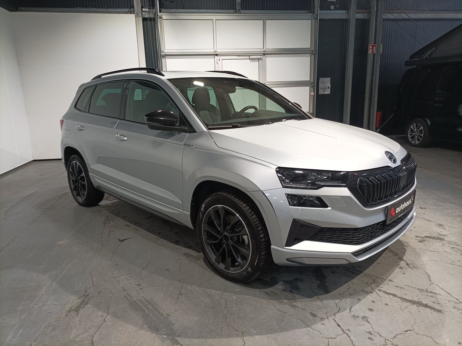 ŠKODA Karoq SUV / Crossover / Geländewagen SKODA Karoq 1.5l TSI ACT DSG SPORTLINE Sports Utility Vehicle #1