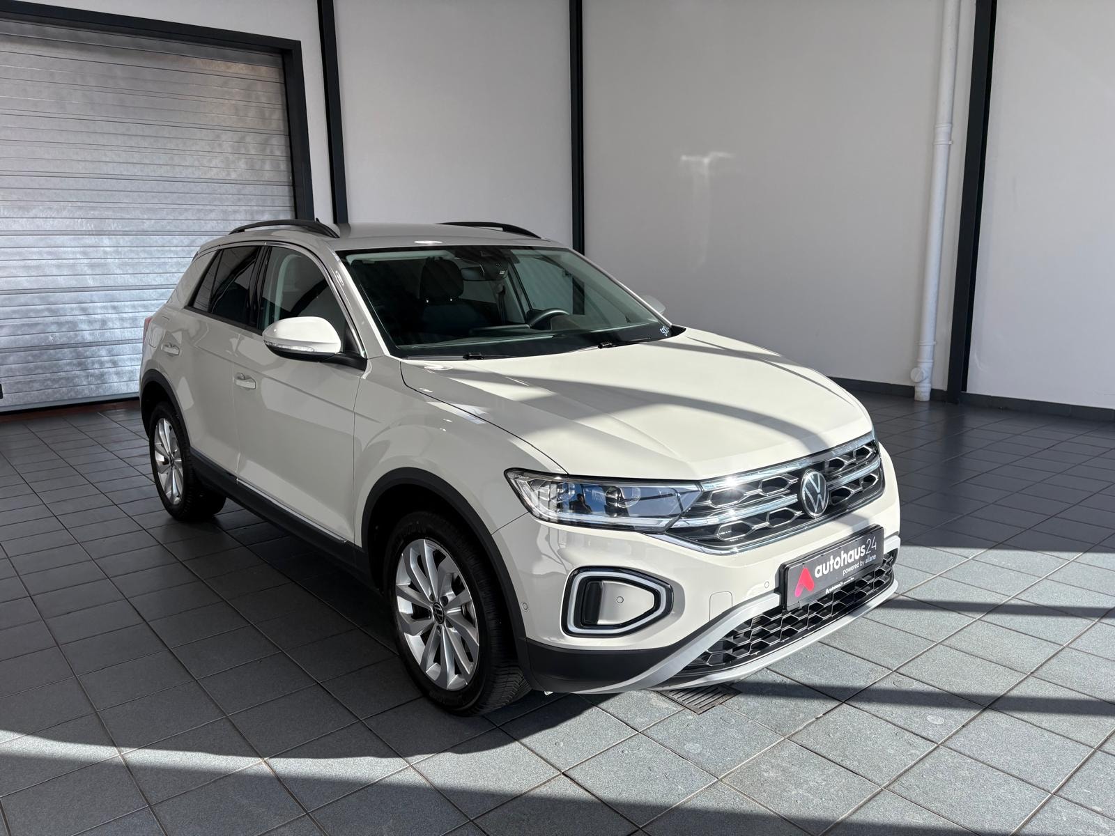 Volkswagen T-Roc SUV / Crossover / Geländewagen VOLKSWAGEN T-Roc 1.5 TSI OPF Style Sports Utility Vehicle #1