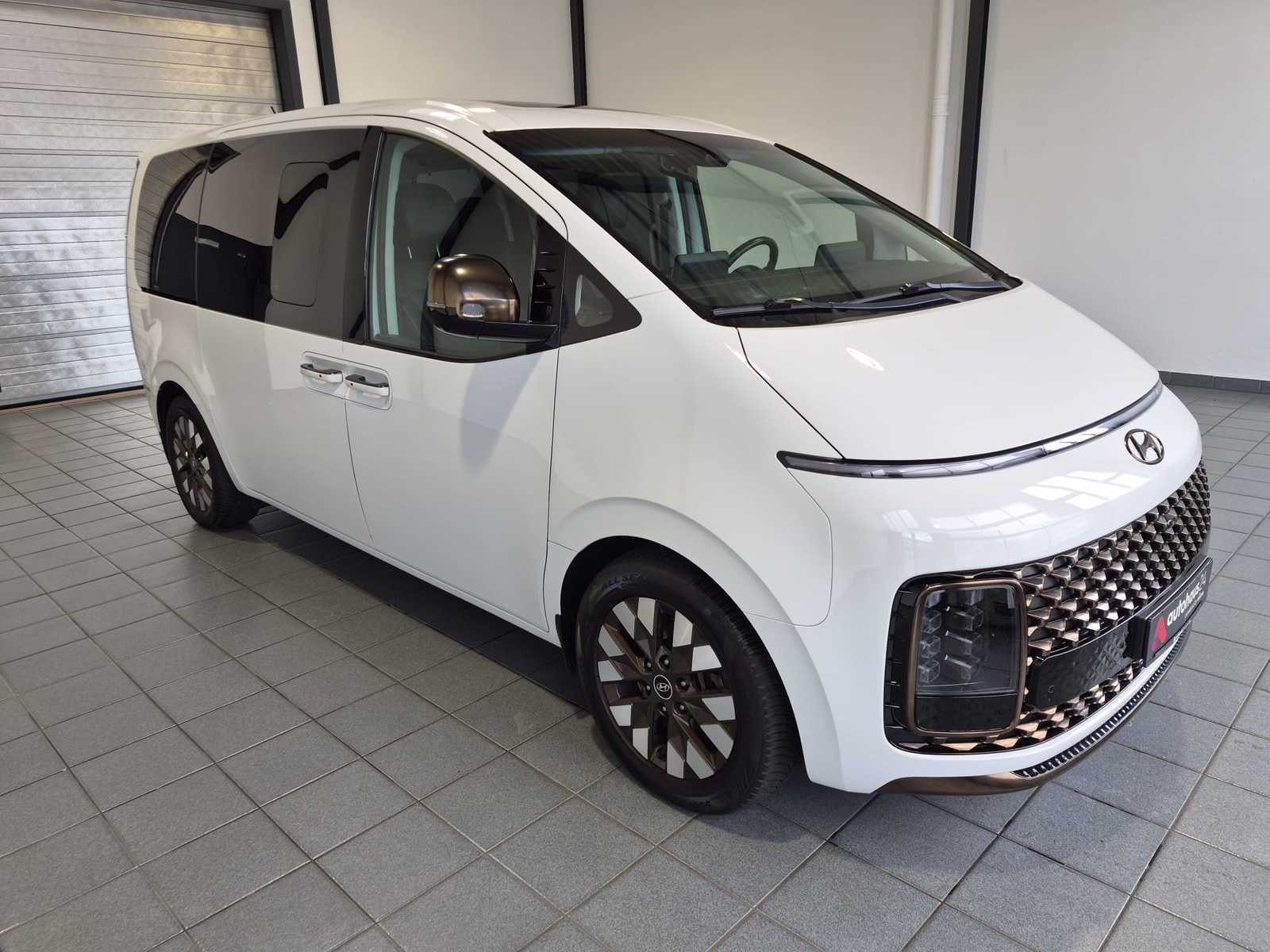 Hyundai Staria Kleinbus / Van HYUNDAI Staria 2.2 CRDi Signature Automatik 4WD Van #1