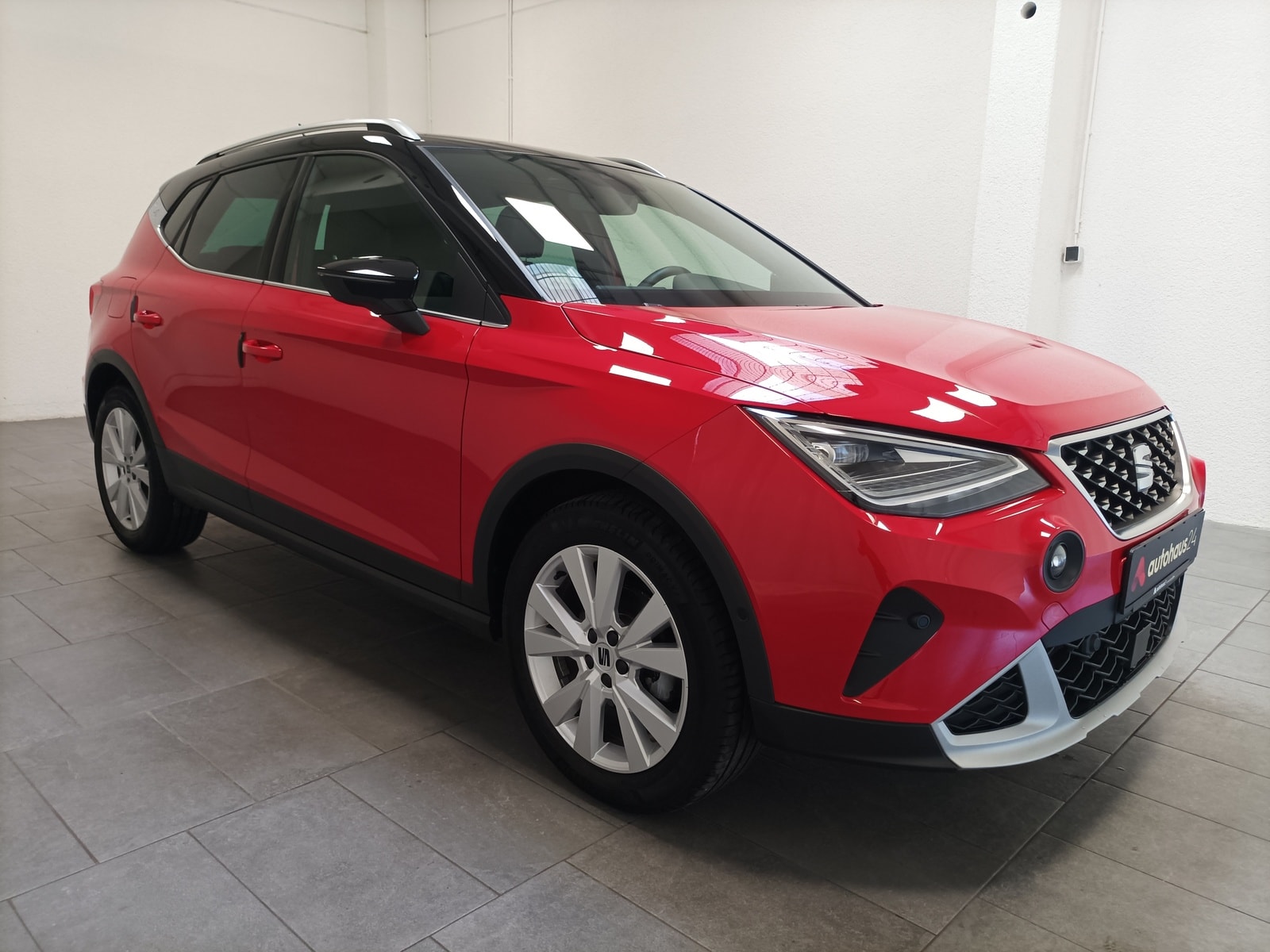 SEAT Arona SUV / Crossover / Geländewagen SEAT Arona 1.0 TSI 81kW Xperience DSG Sports Utility Vehicle #1