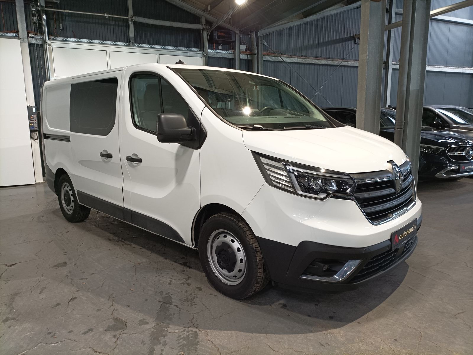 Renault Trafic Transporter RENAULT Trafic TRAFIC Komfort L1H1 3,0t Blue dCi 150 Kastenwagen #1