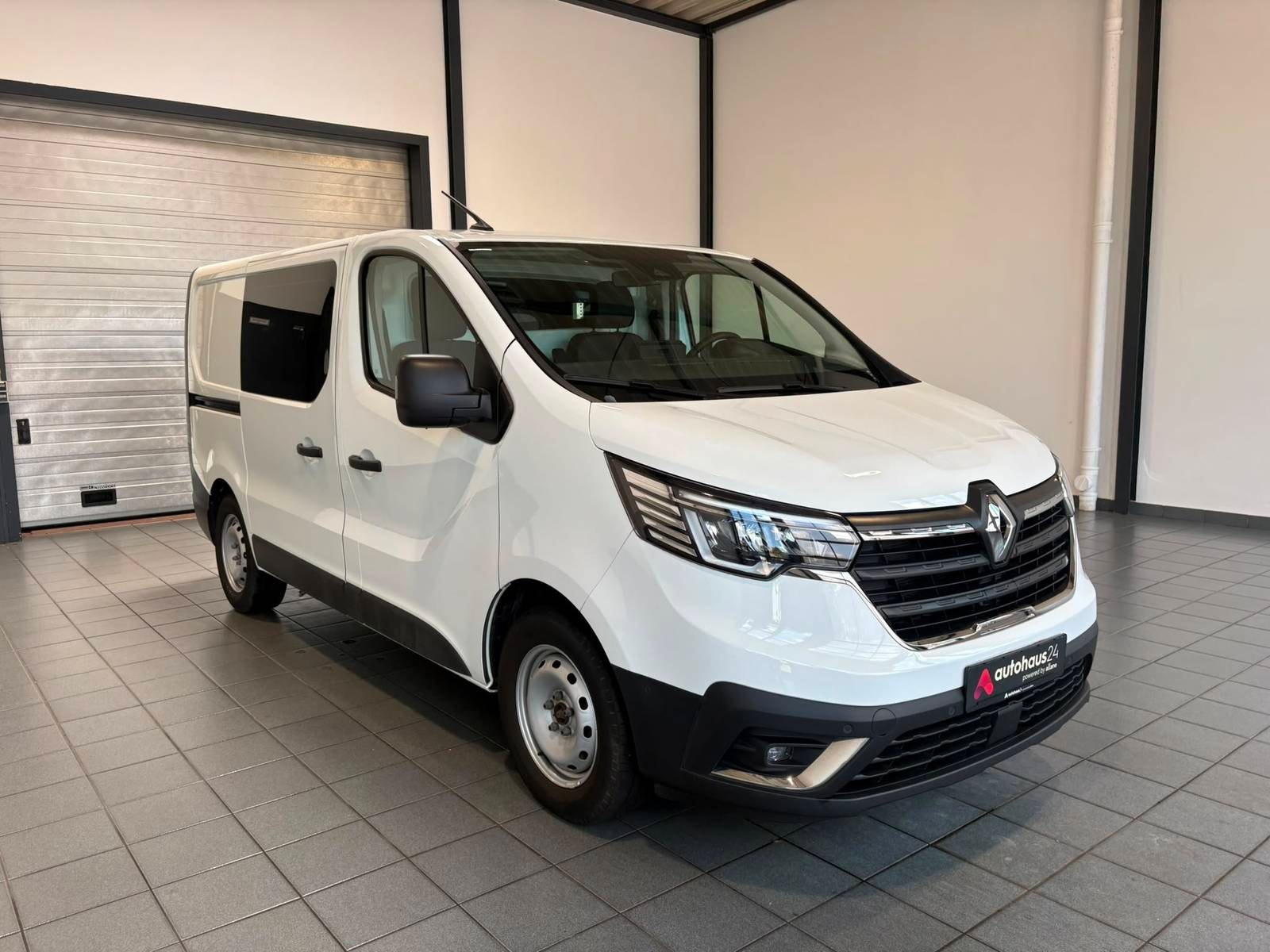 Renault Trafic Transporter RENAULT Trafic TRAFIC Komfort L1H1 3,0t Blue dCi 150 Kastenwagen #1