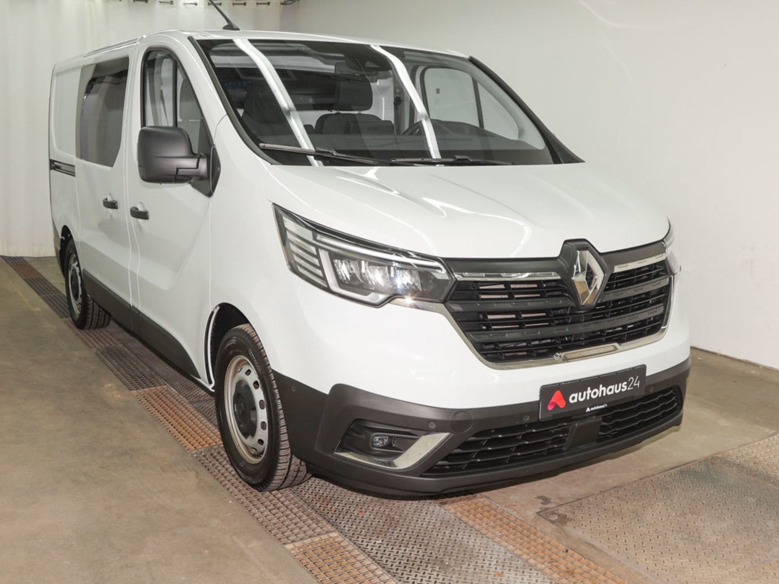 Renault Trafic Transporter RENAULT Trafic TRAFIC Komfort L1H1 3,0t Blue dCi 150 Kastenwagen #1