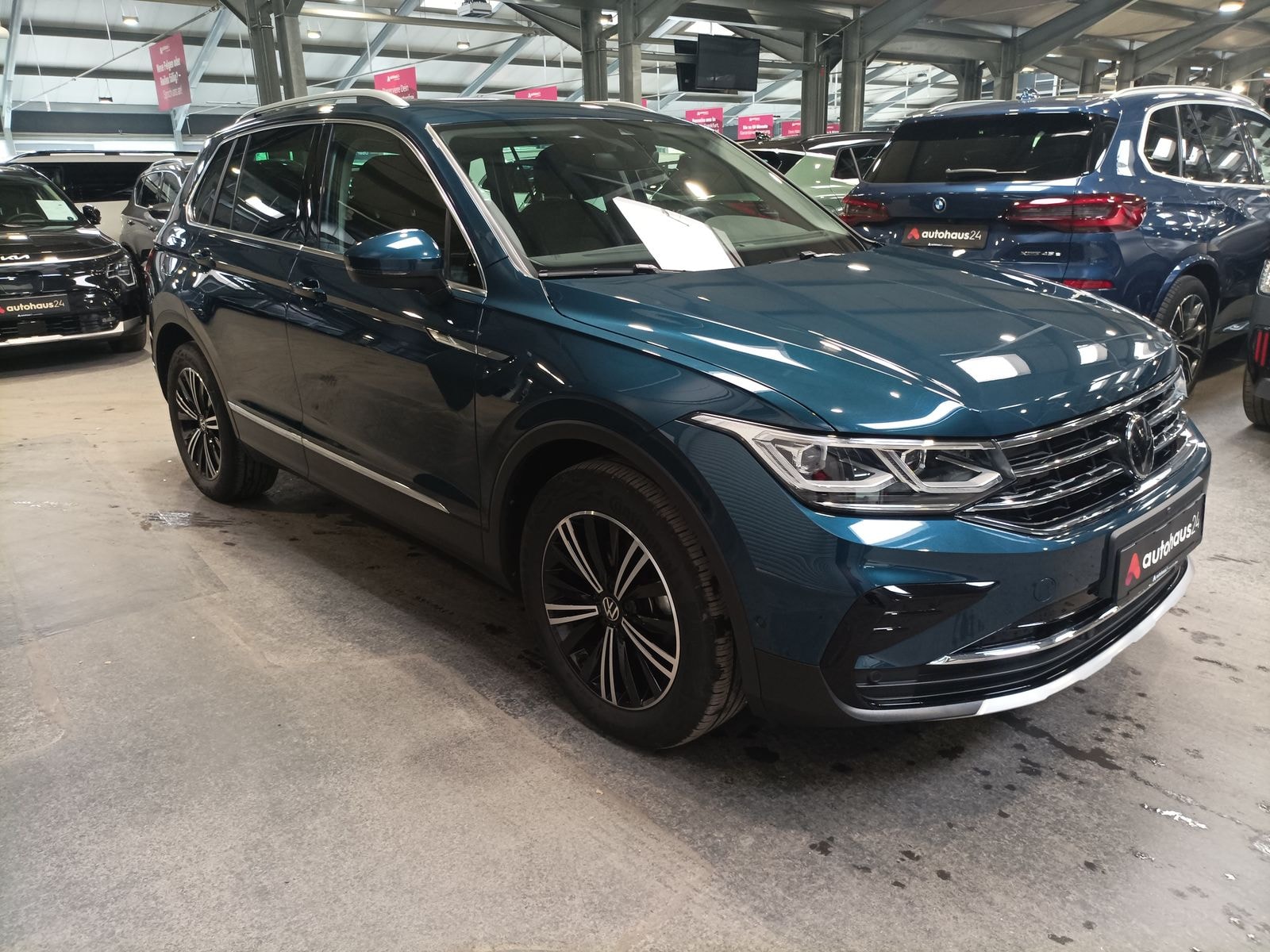 Volkswagen Tiguan SUV / Crossover / Geländewagen VOLKSWAGEN Tiguan 2.0 TDI SCR DSG Elegance Sports Utility Vehicle #1