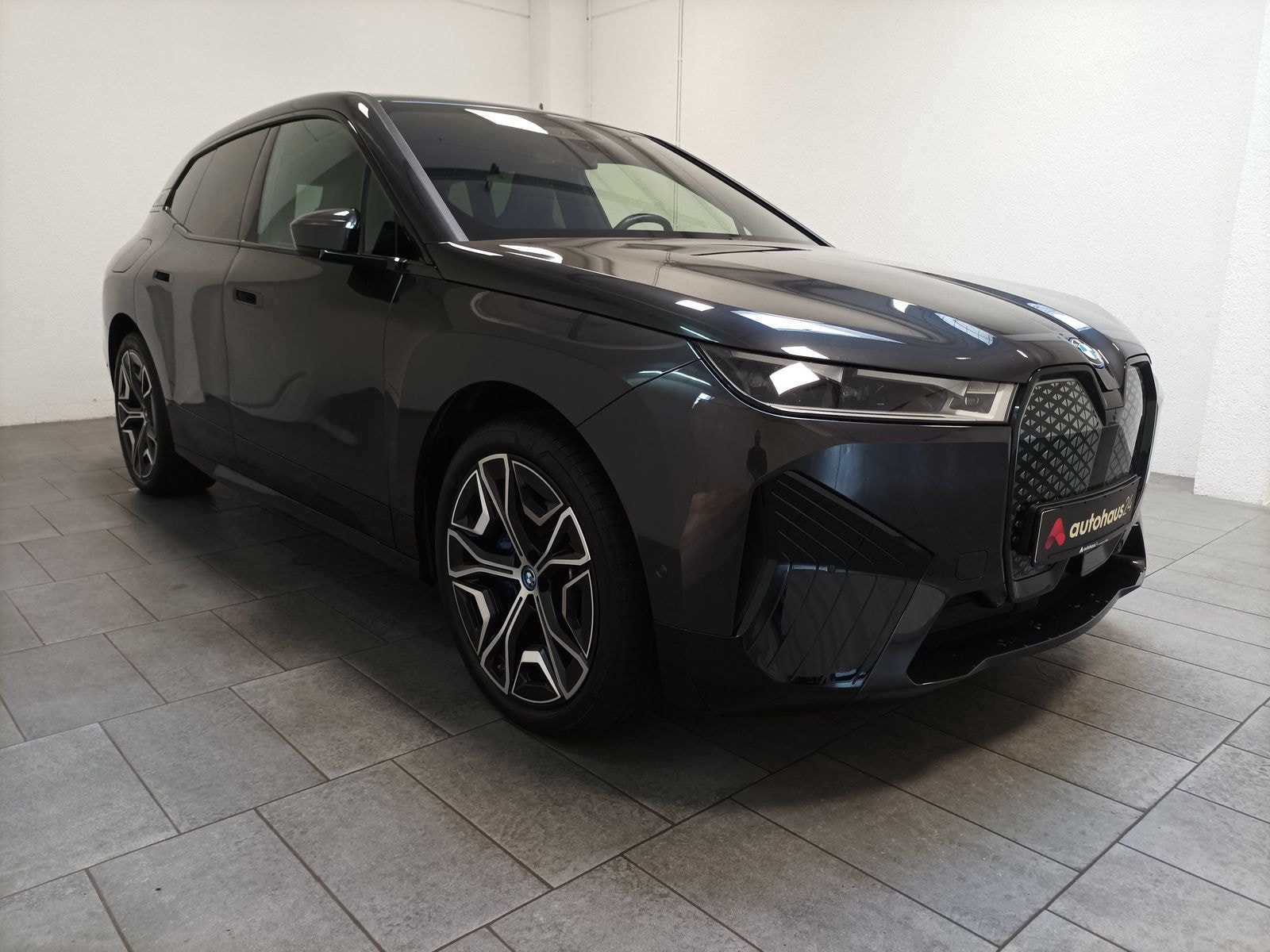 BMW iX SUV / Crossover / Geländewagen BMW iX 112kWh xDrive50 Sports Utility Vehicle #1