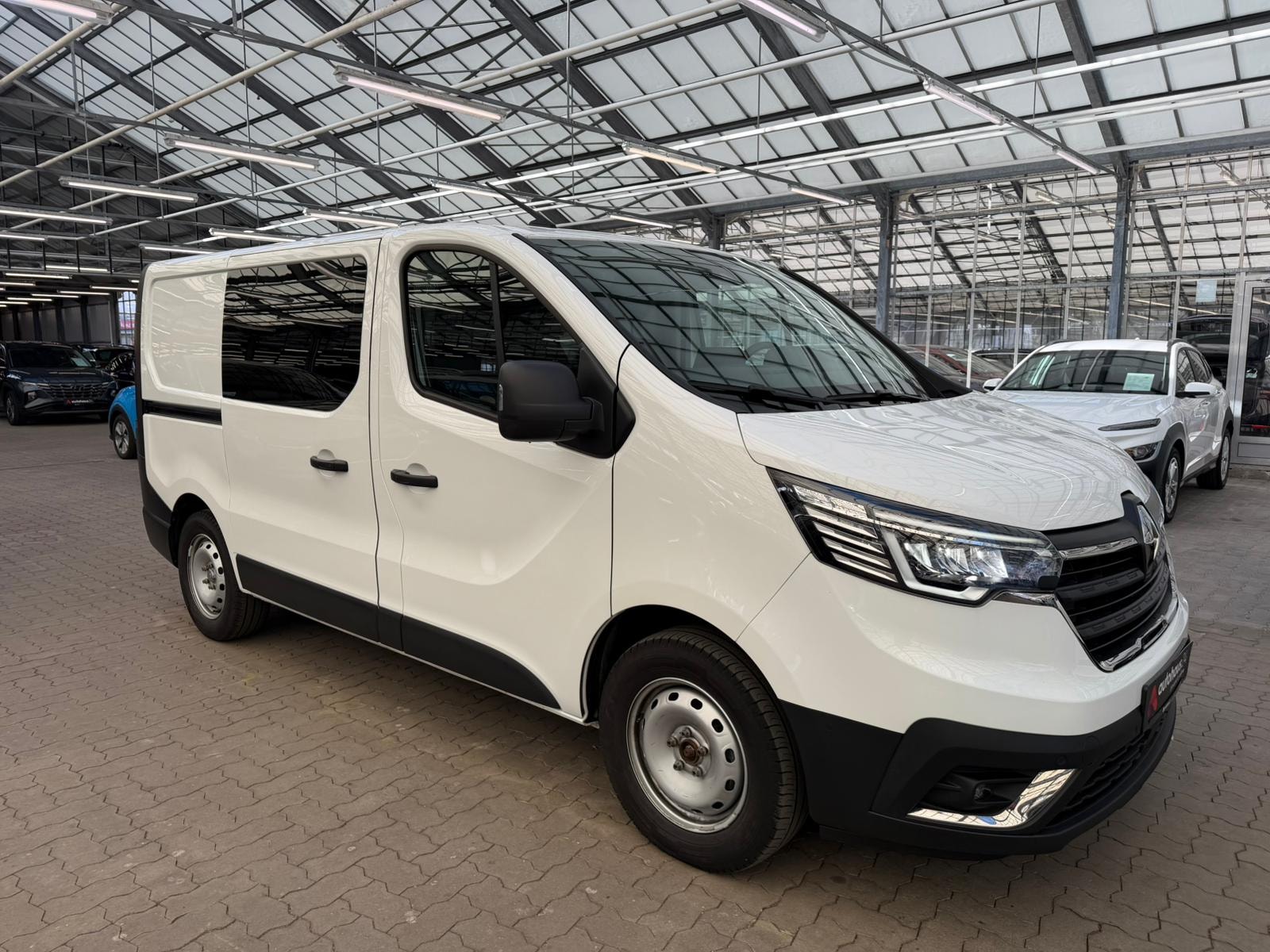 Renault Trafic Transporter RENAULT Trafic TRAFIC Komfort L1H1 3,0t Blue dCi 150 Kastenwagen #1