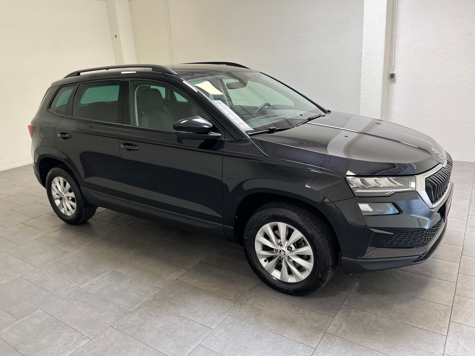 ŠKODA Karoq SUV / Crossover / Geländewagen SKODA Karoq 1.0l TSI ACTIVE Sports Utility Vehicle #1