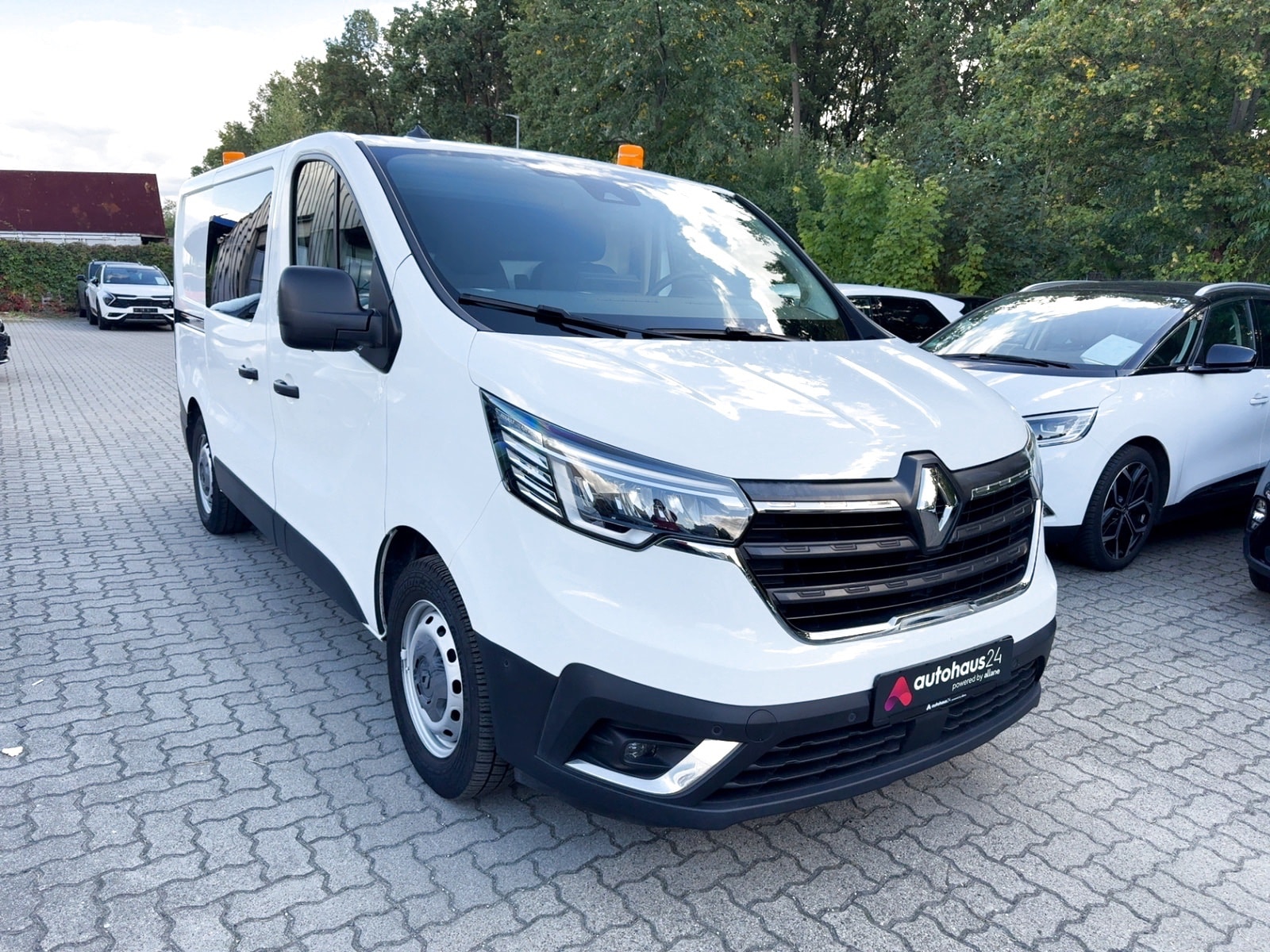 Renault Trafic Transporter RENAULT Trafic TRAFIC Komfort L1H1 3,0t Blue dCi 150 Kastenwagen #1