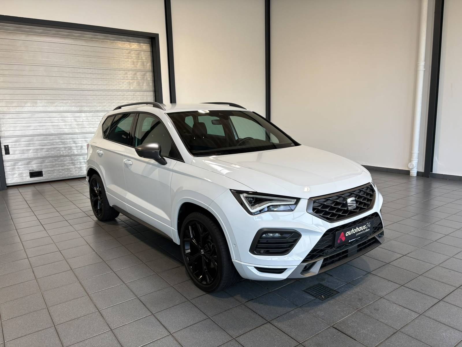 SEAT Ateca SUV / Crossover / Geländewagen SEAT Ateca 2.0 TSI 140kW FR 4Drive DSG Sports Utility Vehicle #1