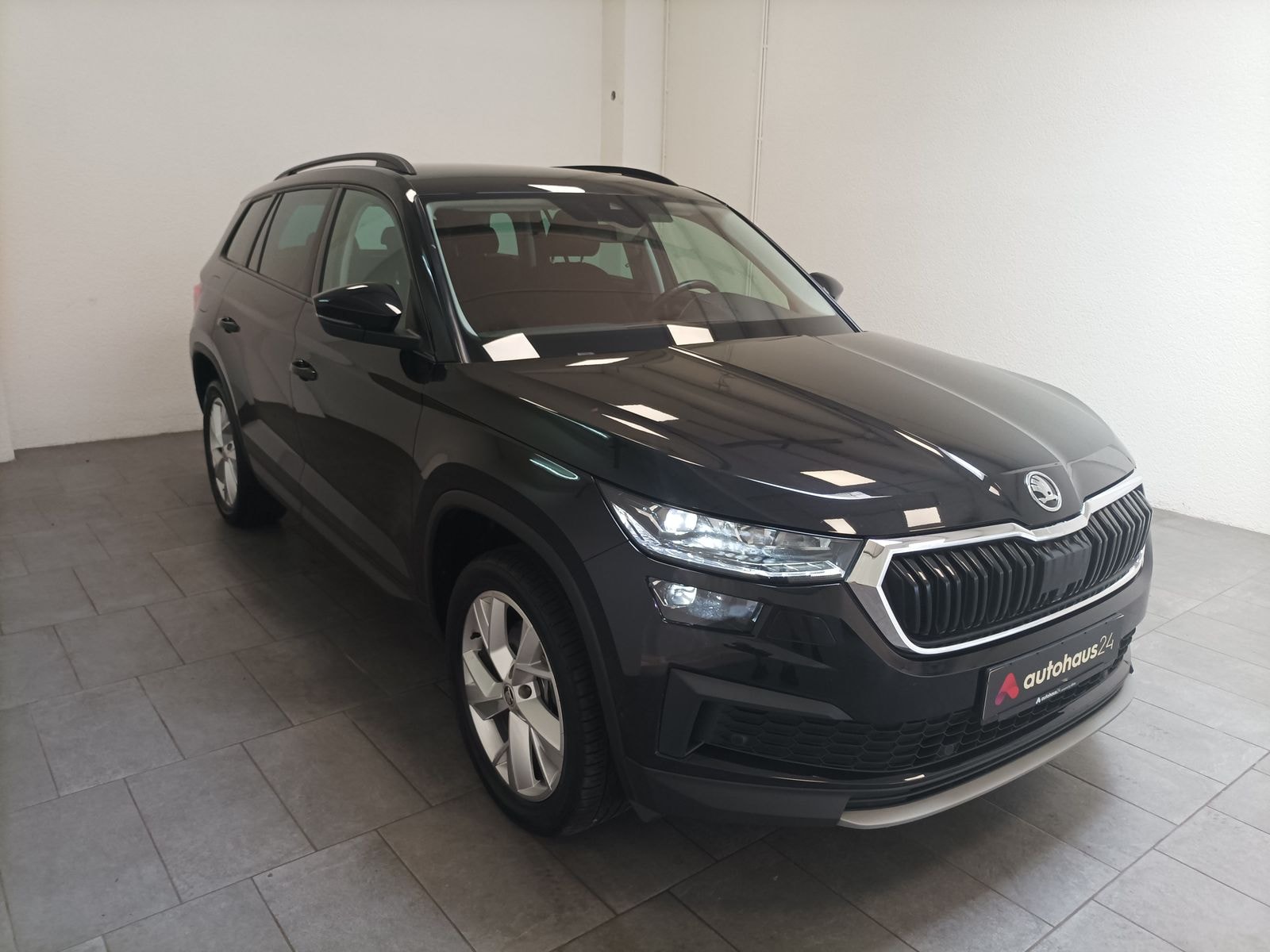 ŠKODA Kodiaq SUV / Crossover / Geländewagen SKODA Kodiaq 2.0l TDI 147kW DSG 4x4 TOUR Sports Utility Vehicle #1