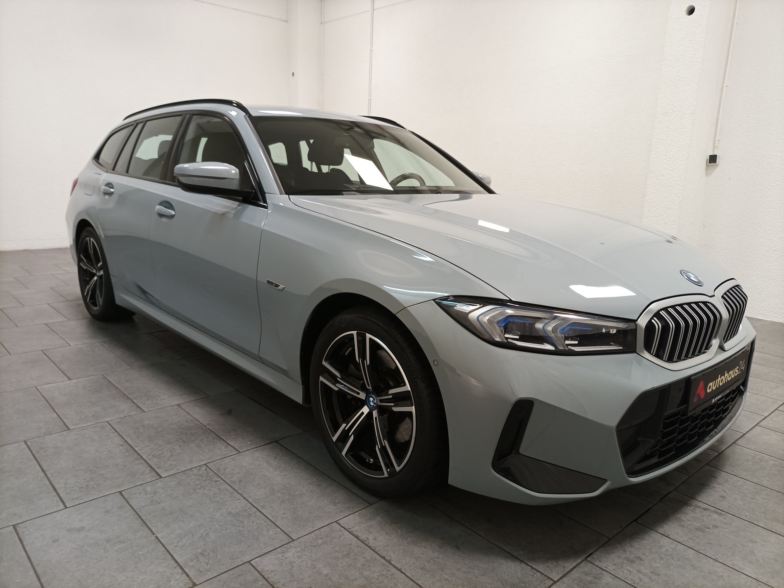 BMW 3er-Reihe Kombi BMW 3er-Reihe 330e Touring Sport Line Automatic Kombi #1