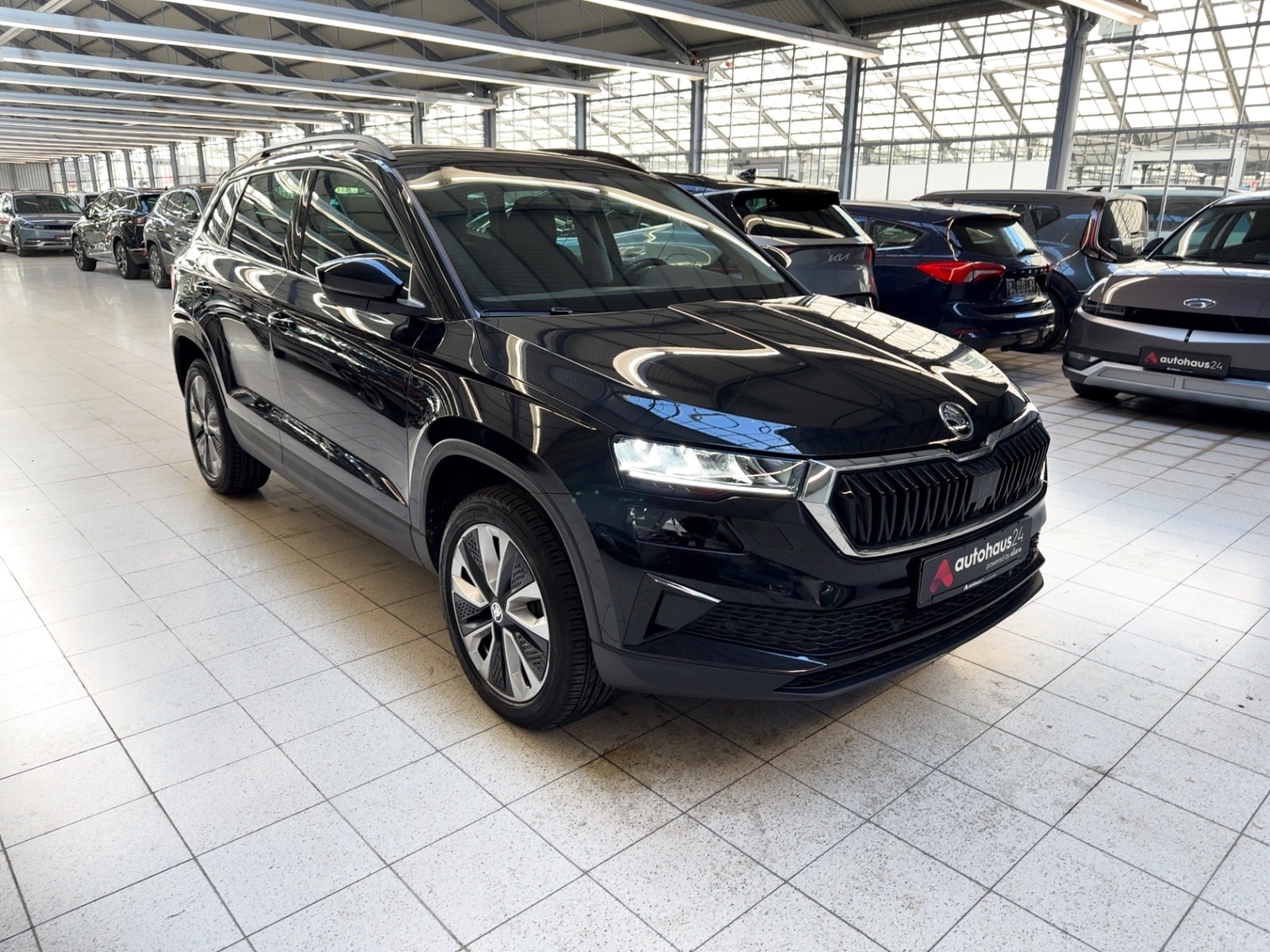 ŠKODA Karoq SUV / Crossover / Geländewagen SKODA Karoq 1.5l TSI ACT DSG STYLE Sports Utility Vehicle #1