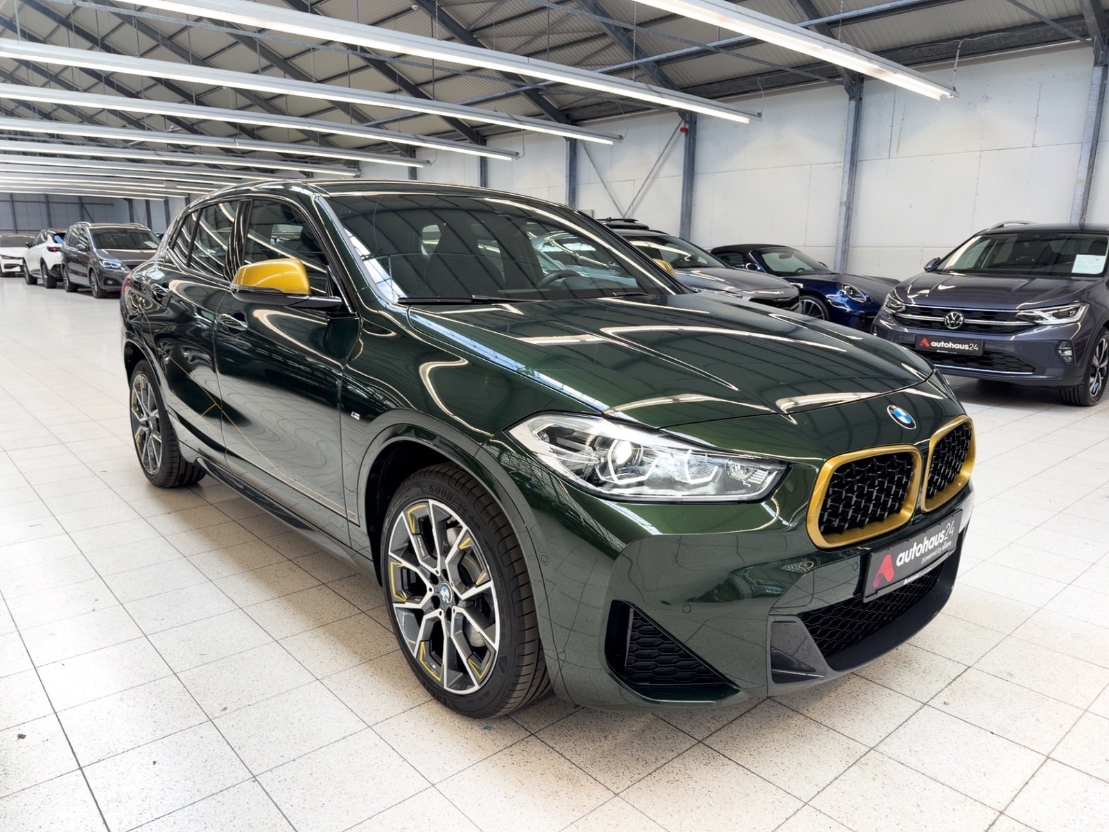 BMW X2 SUV / Crossover / Geländewagen BMW X2 xDrive20i Edition Gold Play Steptronic Sports Utility Vehicle #1
