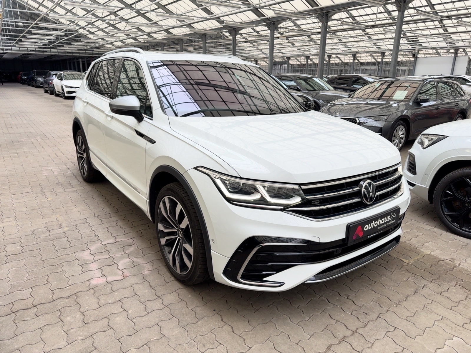 Volkswagen Tiguan SUV / Crossover / Geländewagen VOLKSWAGEN Tiguan Allspace 2.0 TDI SCR 147kW DSG 4MOTION R-Line Sports Utility V #1