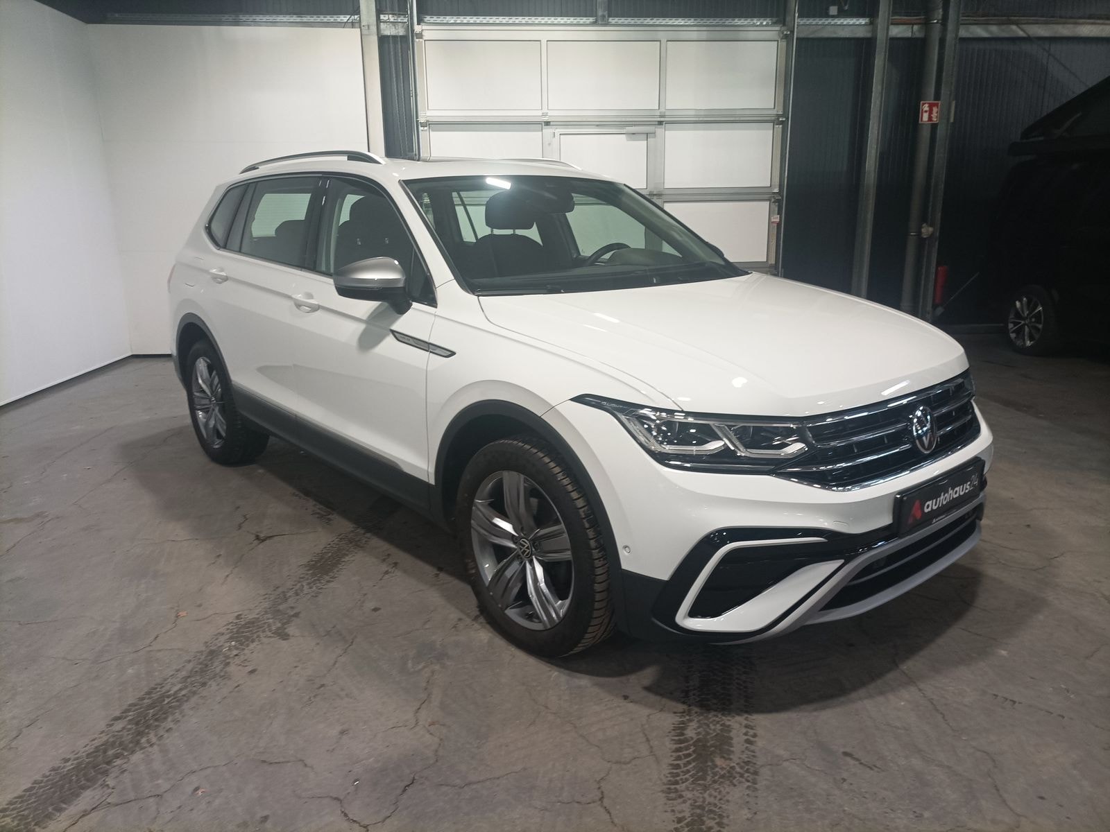 Volkswagen Tiguan SUV / Crossover / Geländewagen VOLKSWAGEN Tiguan Allspace 2.0 TDI SCR DSG 4MOTION Elegance Sports Utility Vehic #1