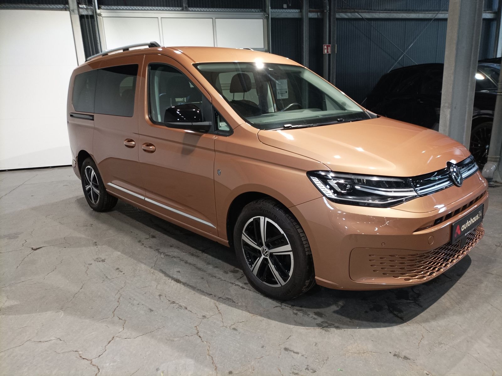 Volkswagen Caddy Kleinbus / Van VOLKSWAGEN Caddy 2,0TDI 90kW 4 MOTION SCR Style Maxi Kompaktvan #1