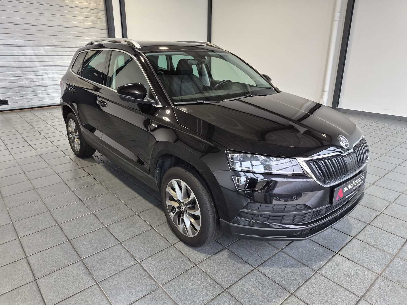 ŠKODA Karoq SUV / Crossover / Geländewagen SKODA Karoq 1.0l TSI CLEVER Sports Utility Vehicle #1