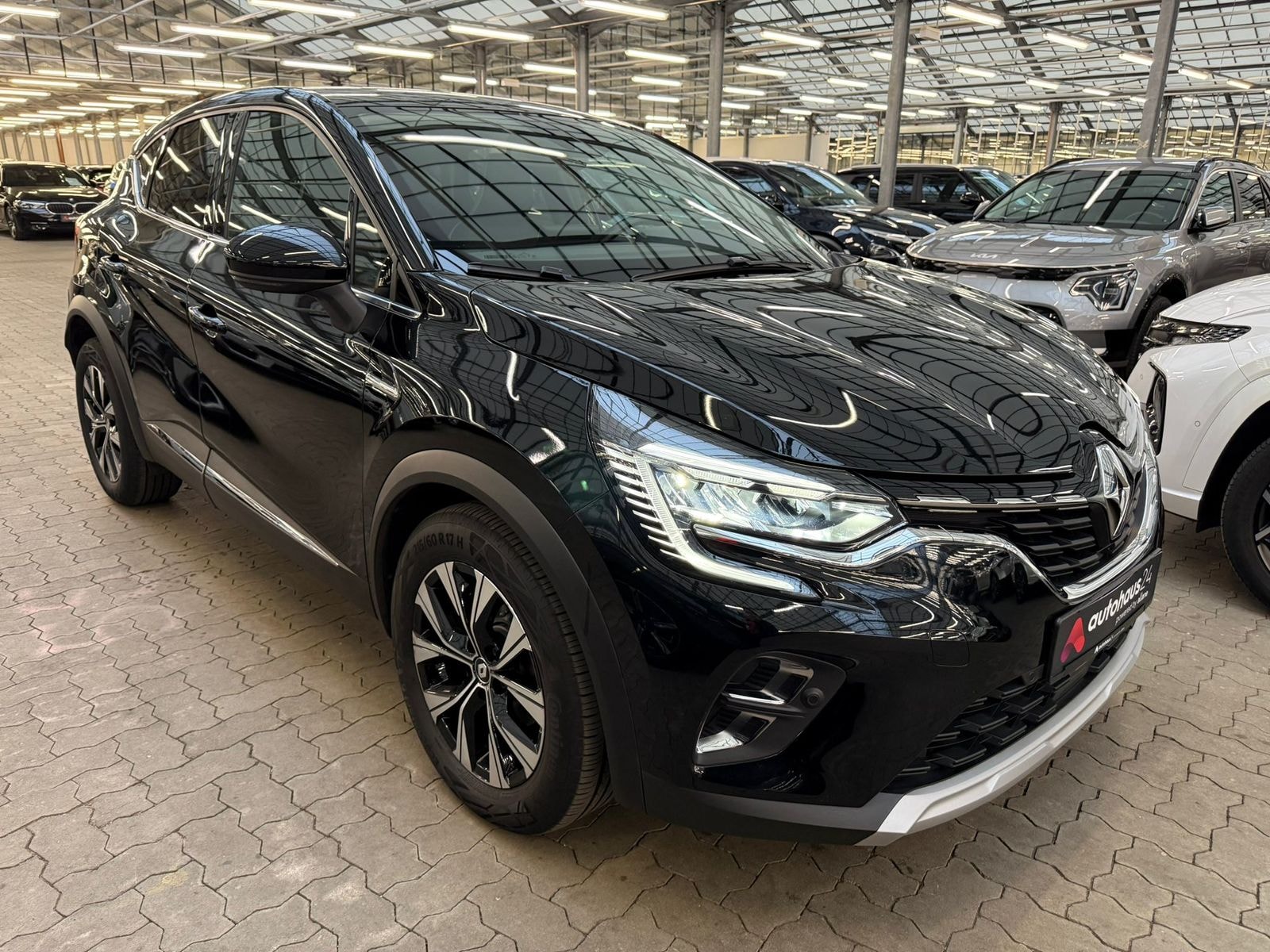 Renault Captur SUV / Crossover / Geländewagen RENAULT Captur TCe 140 EDC Techno Sports Utility Vehicle #1