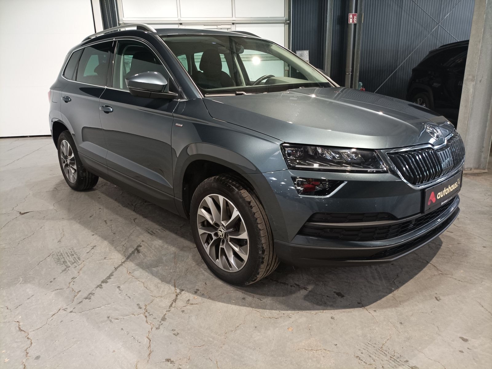 ŠKODA Karoq SUV / Crossover / Geländewagen SKODA Karoq 1.5l TSI ACT DSG CLEVER Sports Utility Vehicle #1