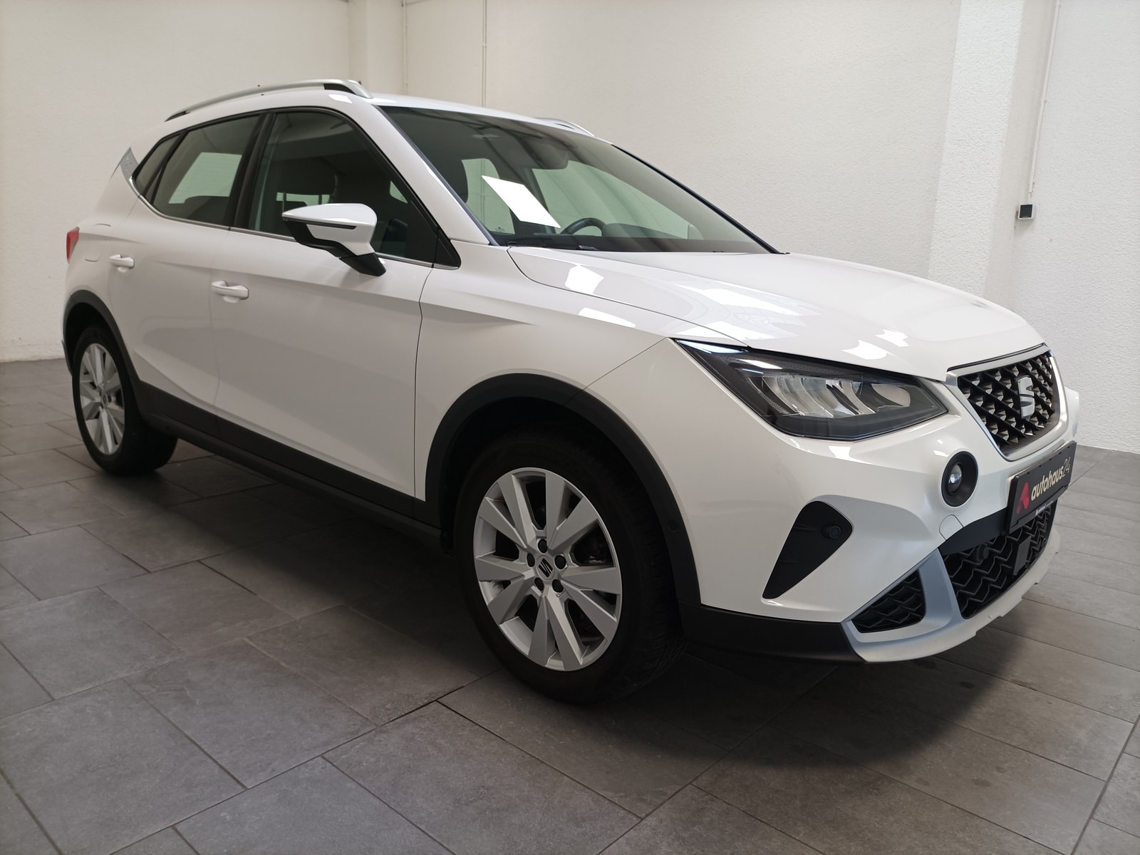 SEAT Arona SUV / Crossover / Geländewagen SEAT Arona 1.0 TSI 81kW Xperience DSG Sports Utility Vehicle #1