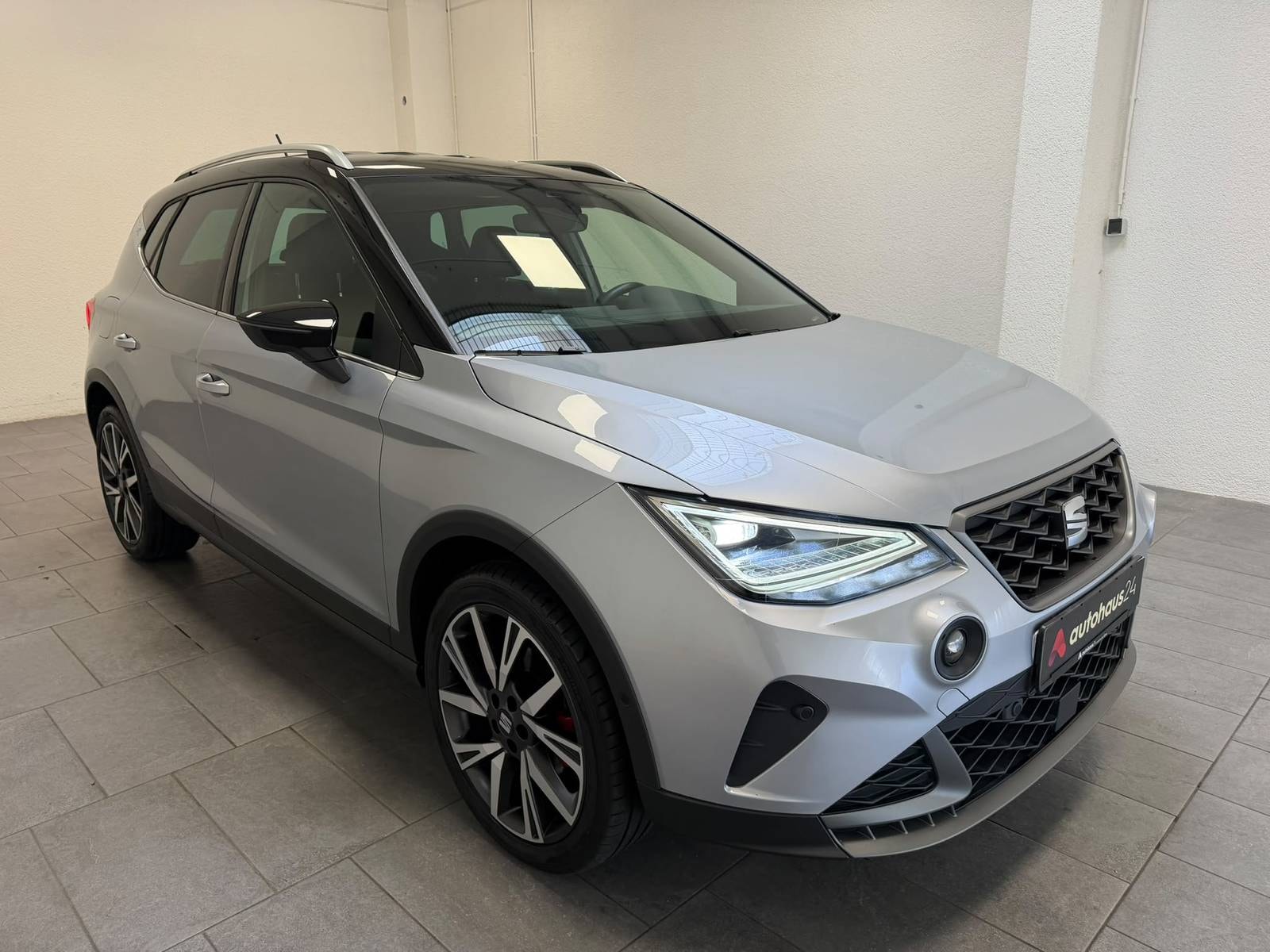 SEAT Arona SUV / Crossover / Geländewagen SEAT Arona 1.5 TSI 110kW FR DSG Sports Utility Vehicle #1