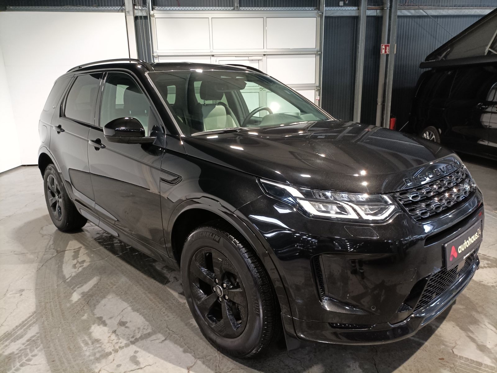 Land Rover Discovery Sport SUV / Crossover / Geländewagen LAND ROVER Discovery Sport D200 AWD Automatik R-DYNAMIC S Sports Utility Vehicle #1