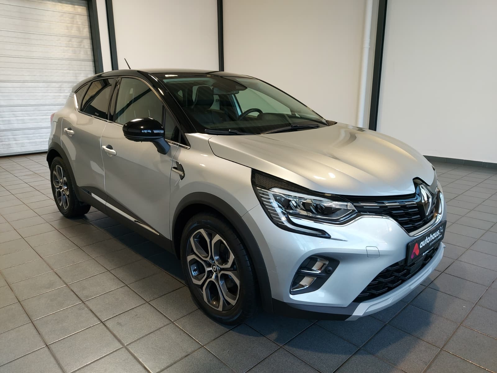 Renault Captur Limousine RENAULT Captur TCe 160 EDC Intens Sports Utility Vehicle #1