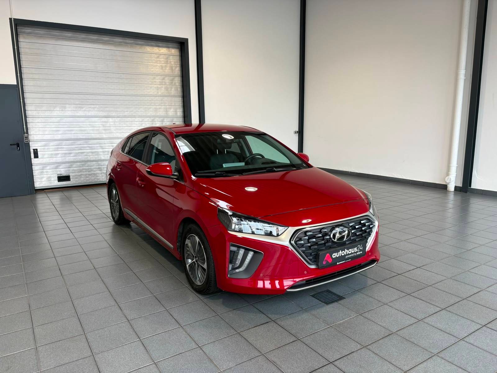 Hyundai IONIQ Limousine HYUNDAI IONIQ 1.6l GDi PLUG-IN HYBRID Schräghecklimousine #1