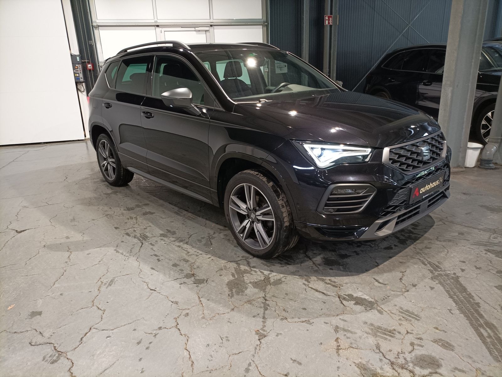 SEAT Ateca SUV / Crossover / Geländewagen SEAT Ateca 1.5 TSI ACT 110kW FR DSG Sports Utility Vehicle #1