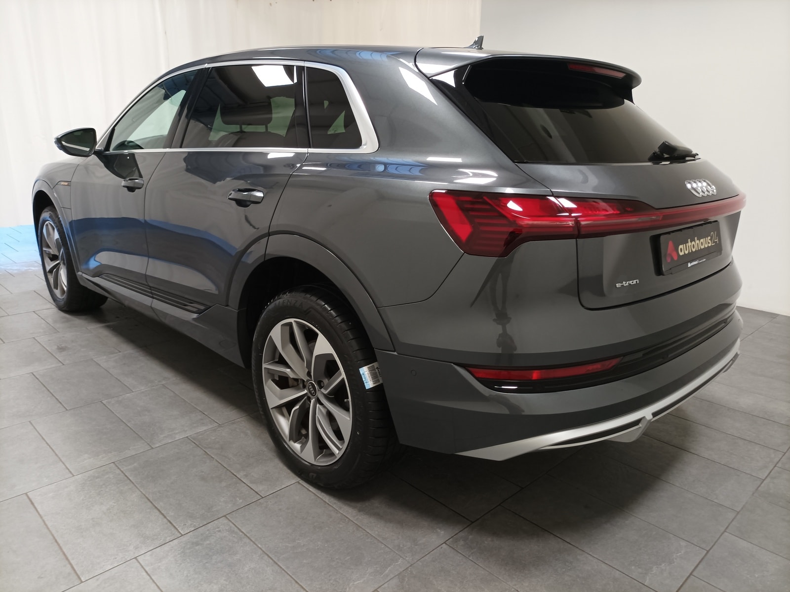 Audi e-tron SUV e-tron 55 quattro S line #4