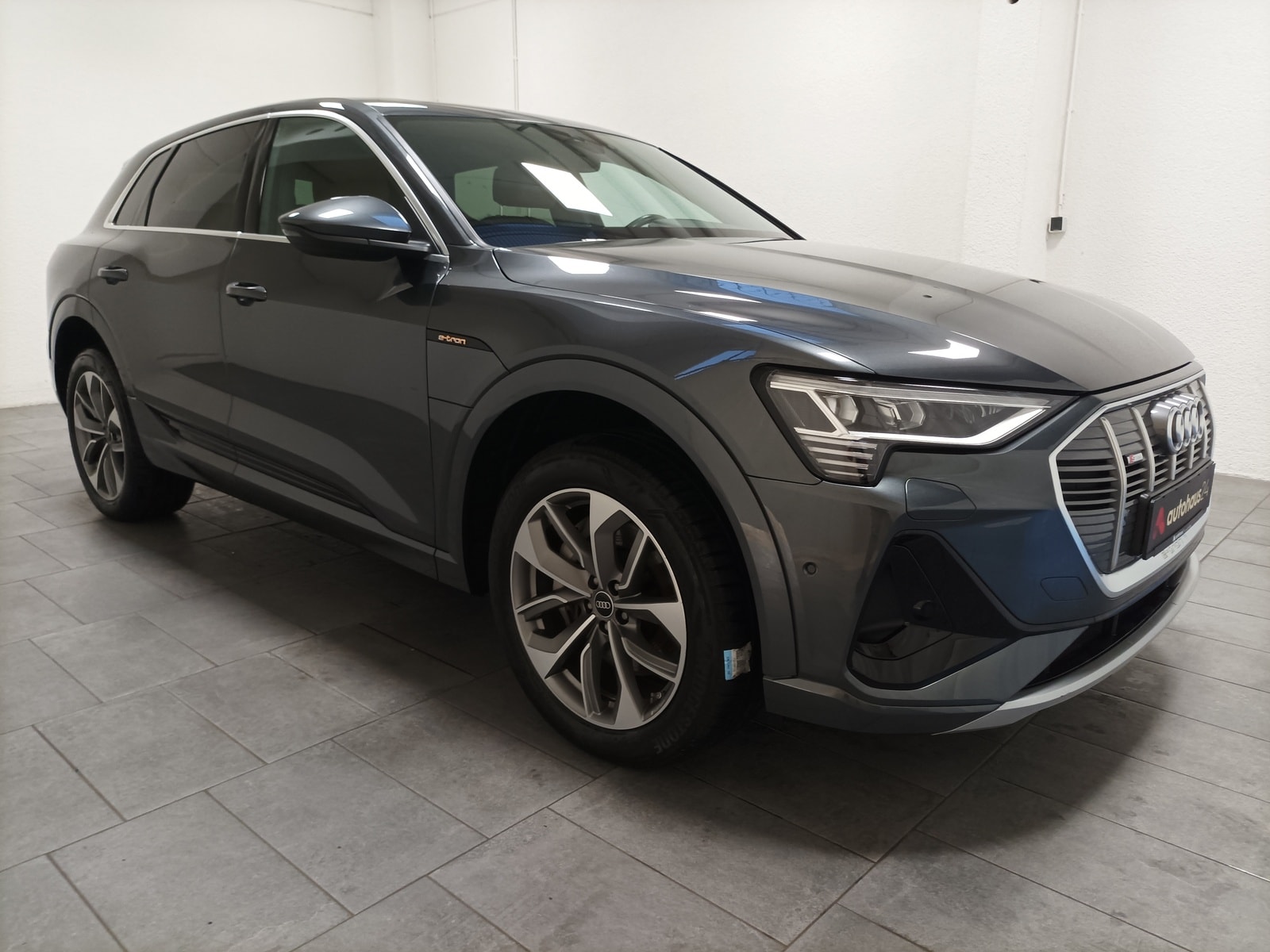 Audi e-tron SUV / Crossover / Geländewagen AUDI e-tron 55 quattro S line Sports Utility Vehicle #1