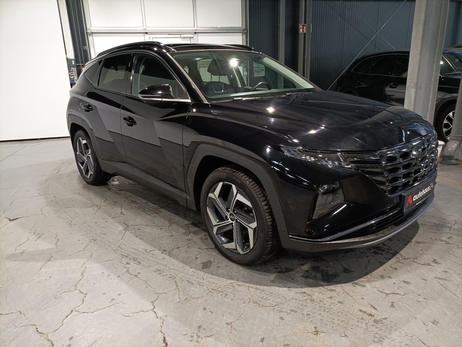 Hyundai Tucson SUV / Crossover / Geländewagen HYUNDAI Tucson 1.6 T-GDI Plug-in Hybrid 4WD Auto Sports Utility Vehicle #1
