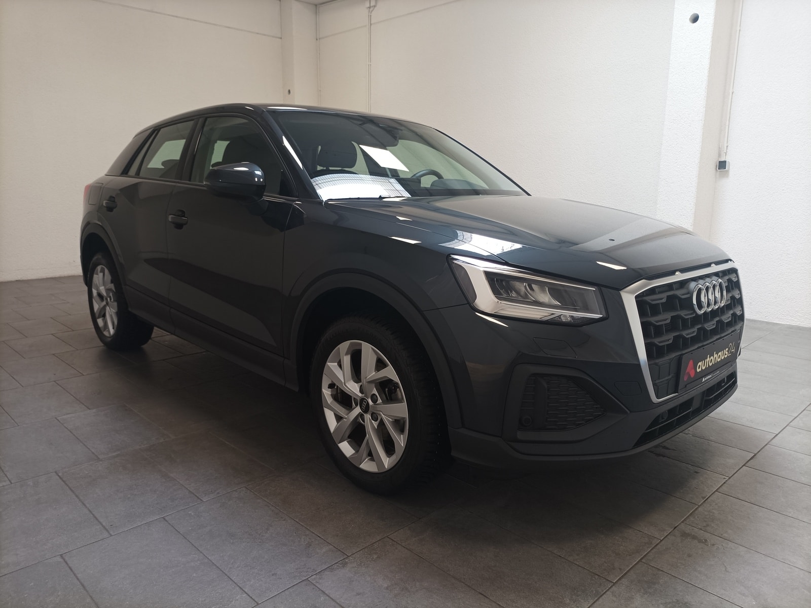 Audi Q2 SUV / Crossover / Geländewagen AUDI Q2 35 TFSI S tronic Sports Utility Vehicle #1