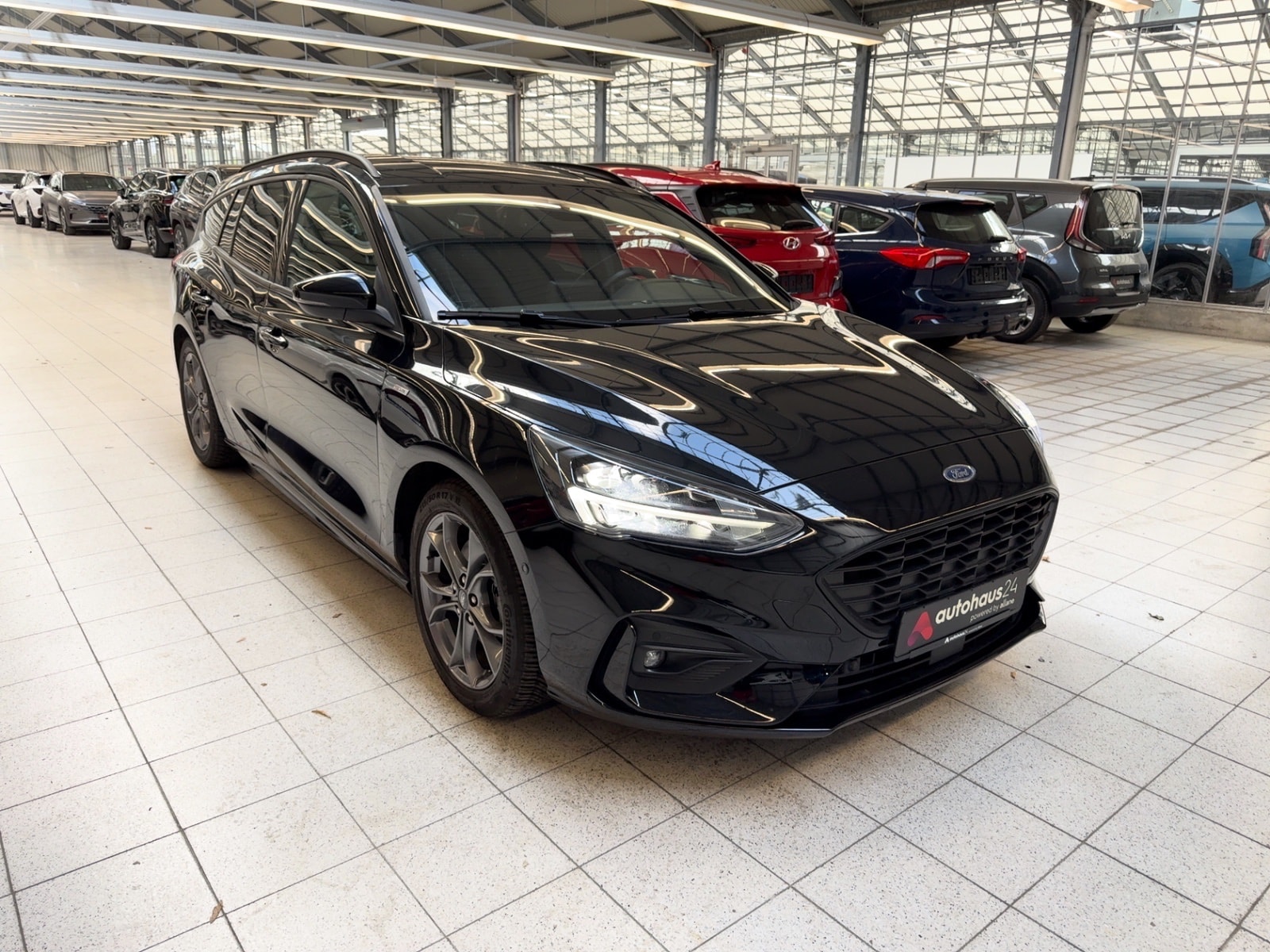 Ford Focus Kombi FORD Focus 1,0 EcoBoost Hybrid 92kW ST-Line Turnier Kombi #1