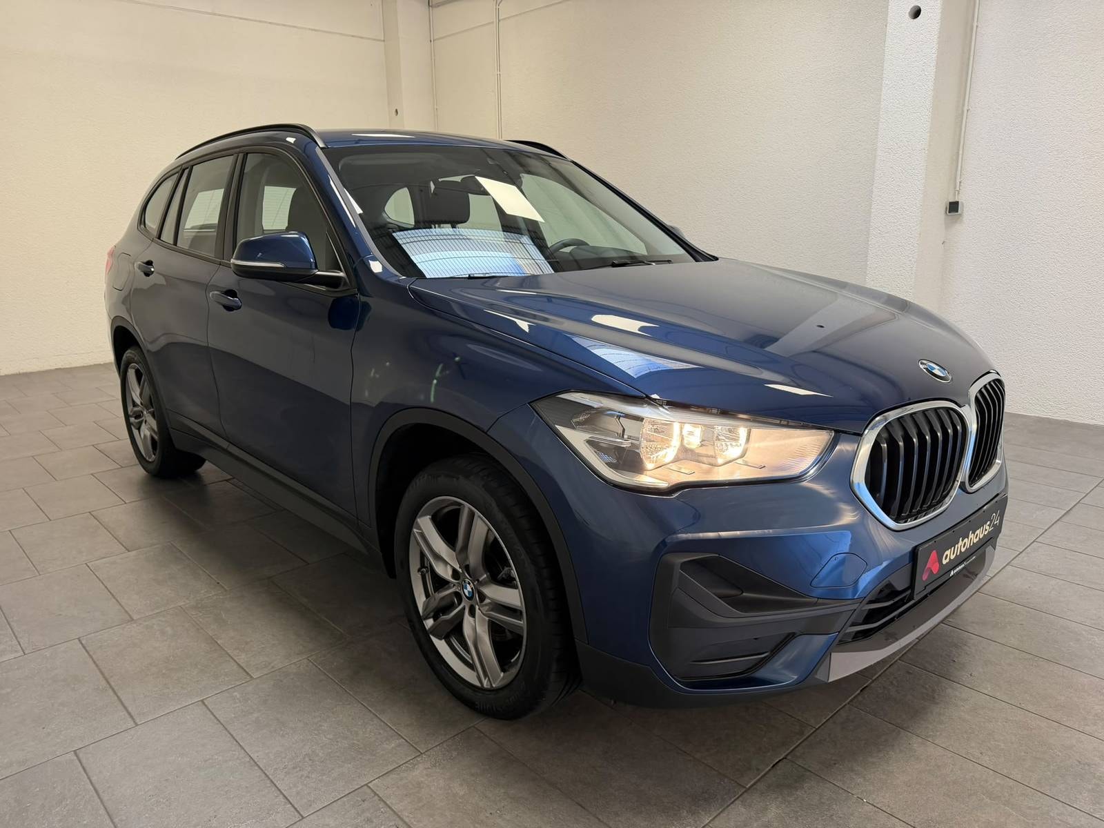BMW X1 SUV / Crossover / Geländewagen BMW X1 sDrive18i Advantage Sports Utility Vehicle #1