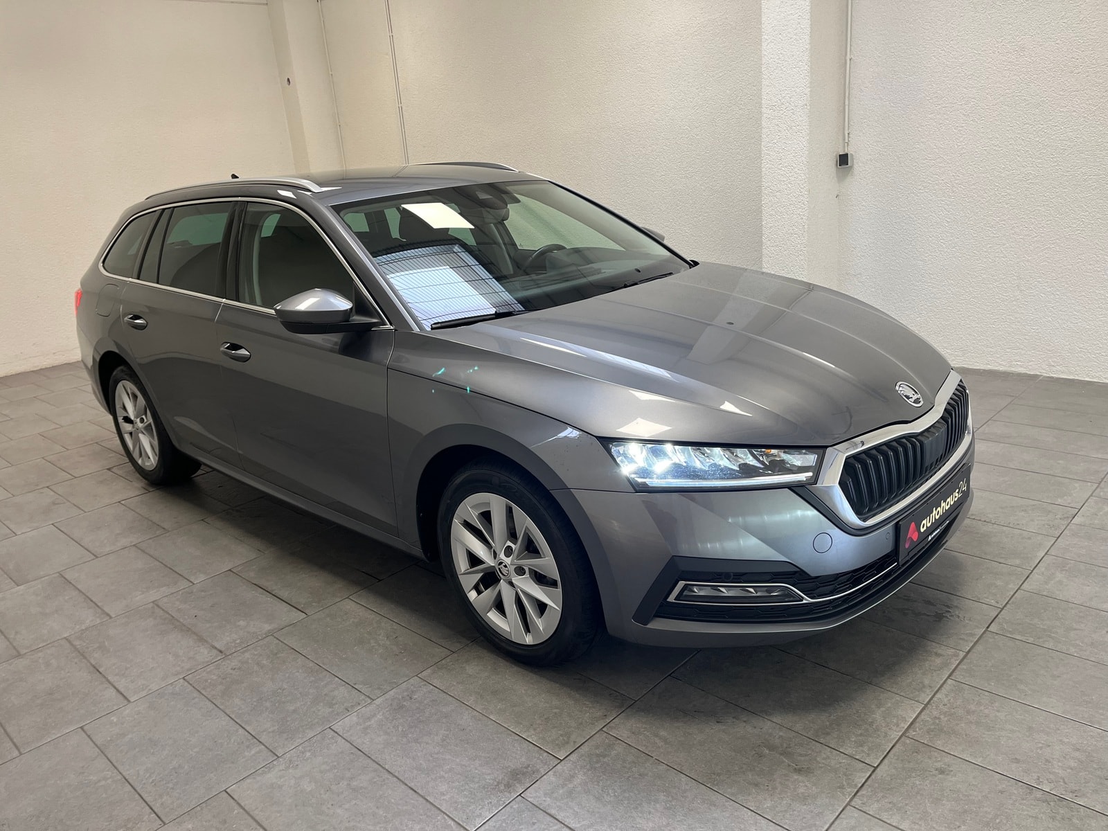 ŠKODA Octavia Kombi SKODA Octavia 2.0 TDI 110kW DSG STYLE COMBI Kombi #1