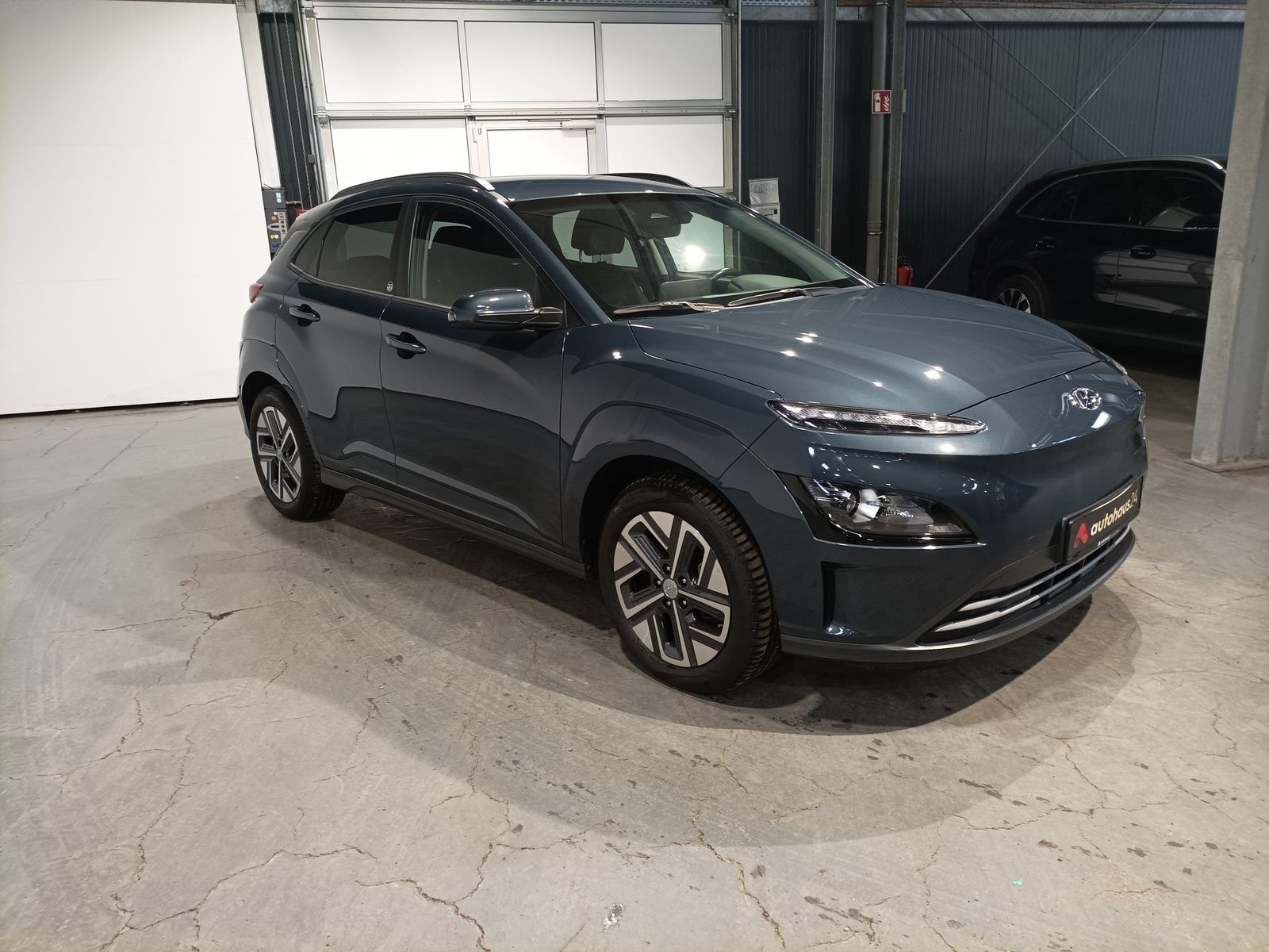 Hyundai Kona SUV / Crossover / Geländewagen HYUNDAI Kona ELEKTRO 100kW Sports Utility Vehicle #1