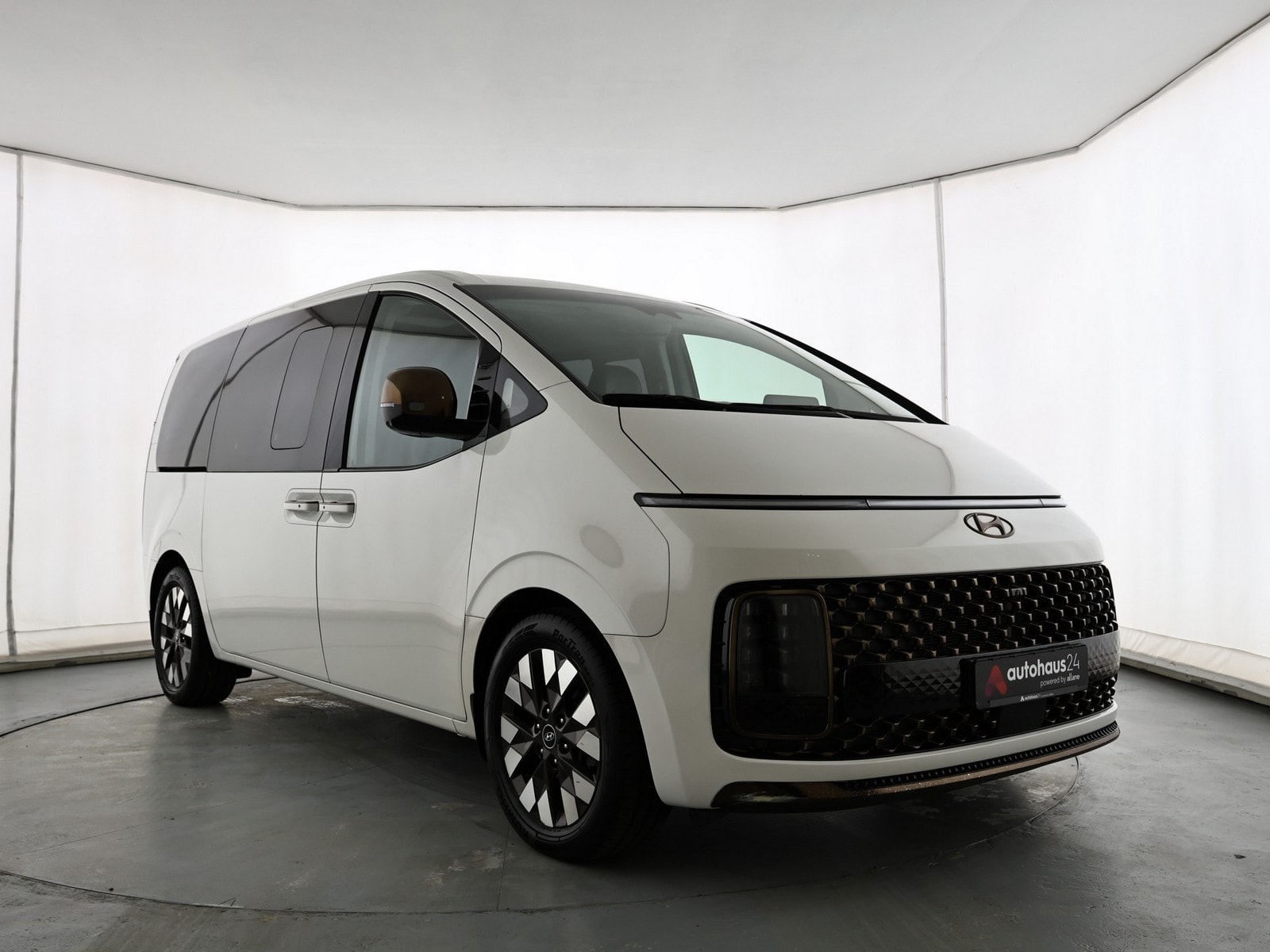 Hyundai Staria Kleinbus / Van HYUNDAI Staria 2.2 CRDi Signature Automatik 4WD Van #1