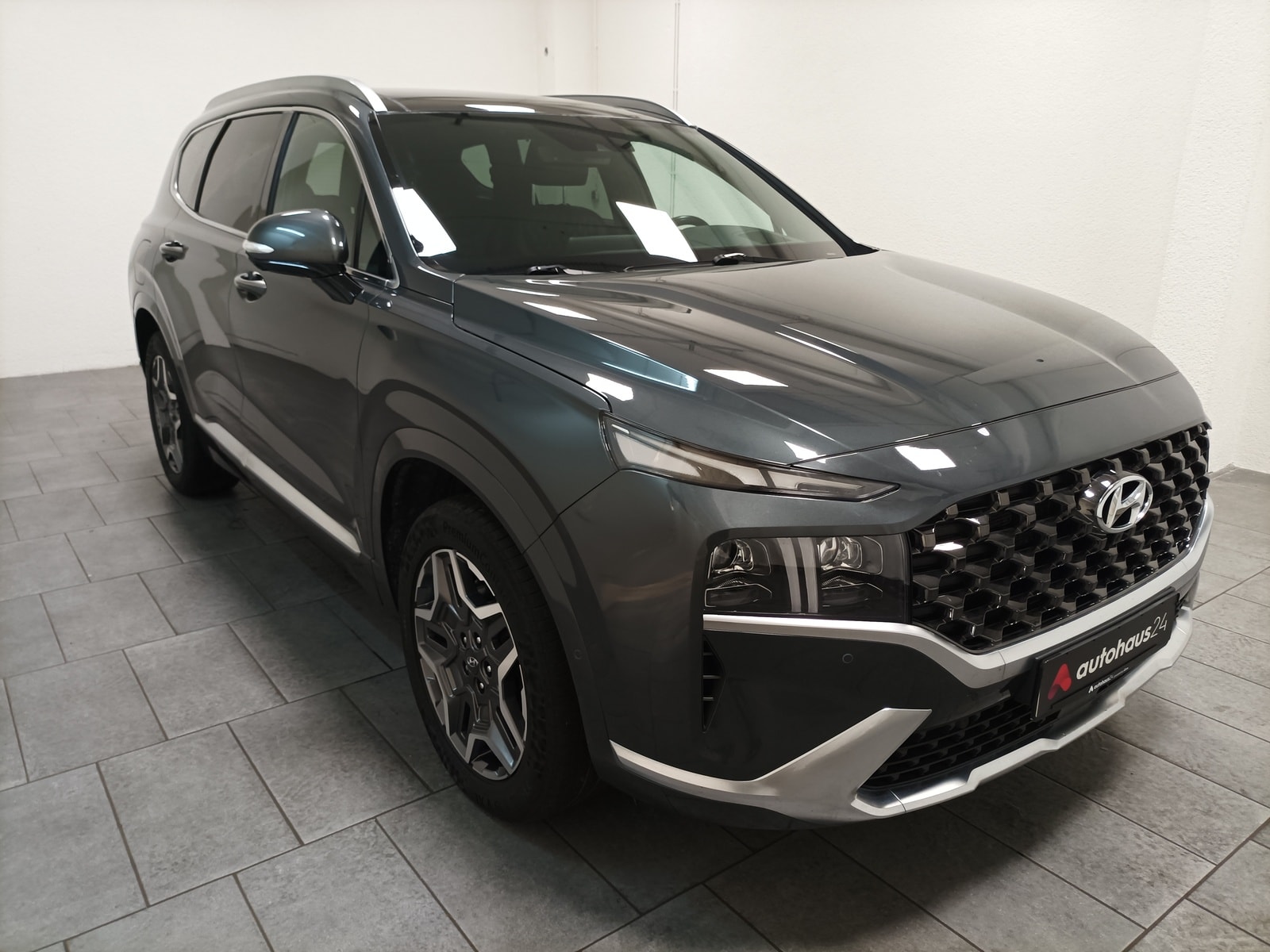 Hyundai Santa Fe SUV / Crossover / Geländewagen HYUNDAI Santa Fe 1.6 T-GDI Plug-in Hybrid 4WD Auto Sports Utility Vehicle #1