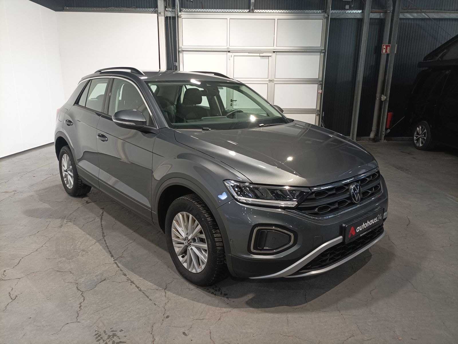 Volkswagen T-Roc SUV / Crossover / Geländewagen VOLKSWAGEN T-Roc 1.0 TSI OPF Life Sports Utility Vehicle #1