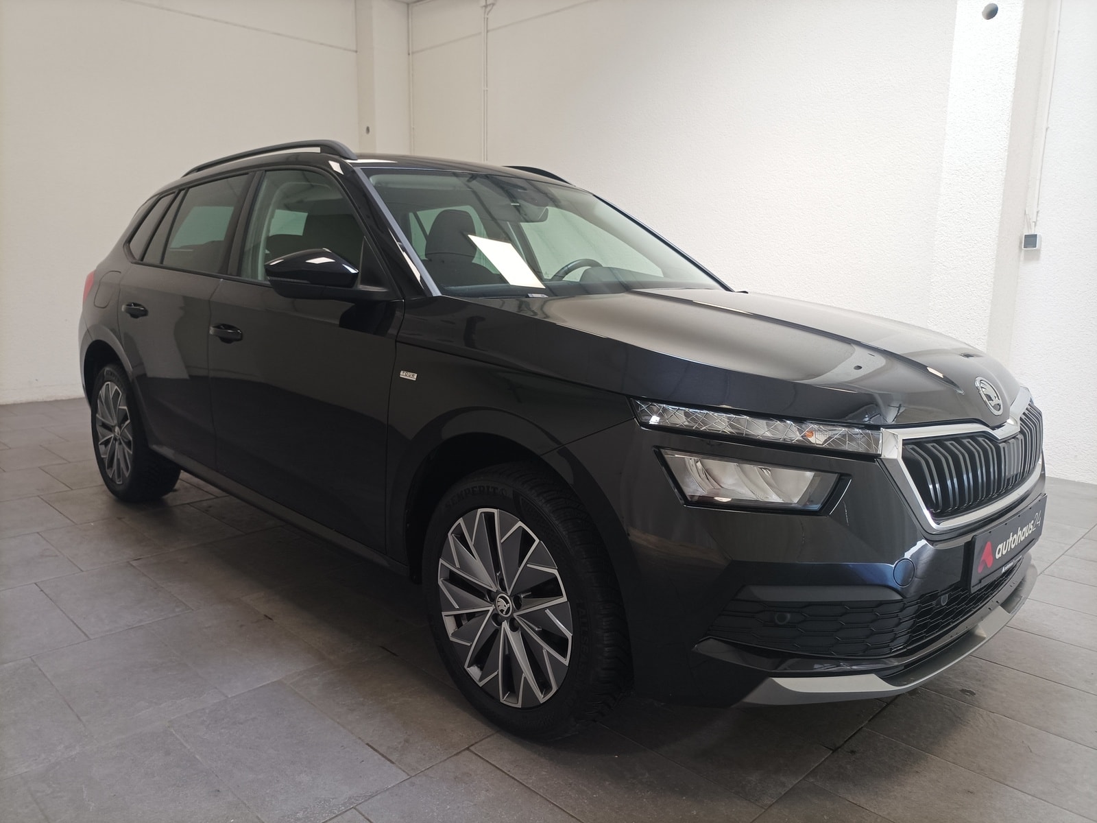 ŠKODA Kamiq SUV / Crossover / Geländewagen SKODA Kamiq 1.0l TSI DSG 81kW TOUR Sports Utility Vehicle #1