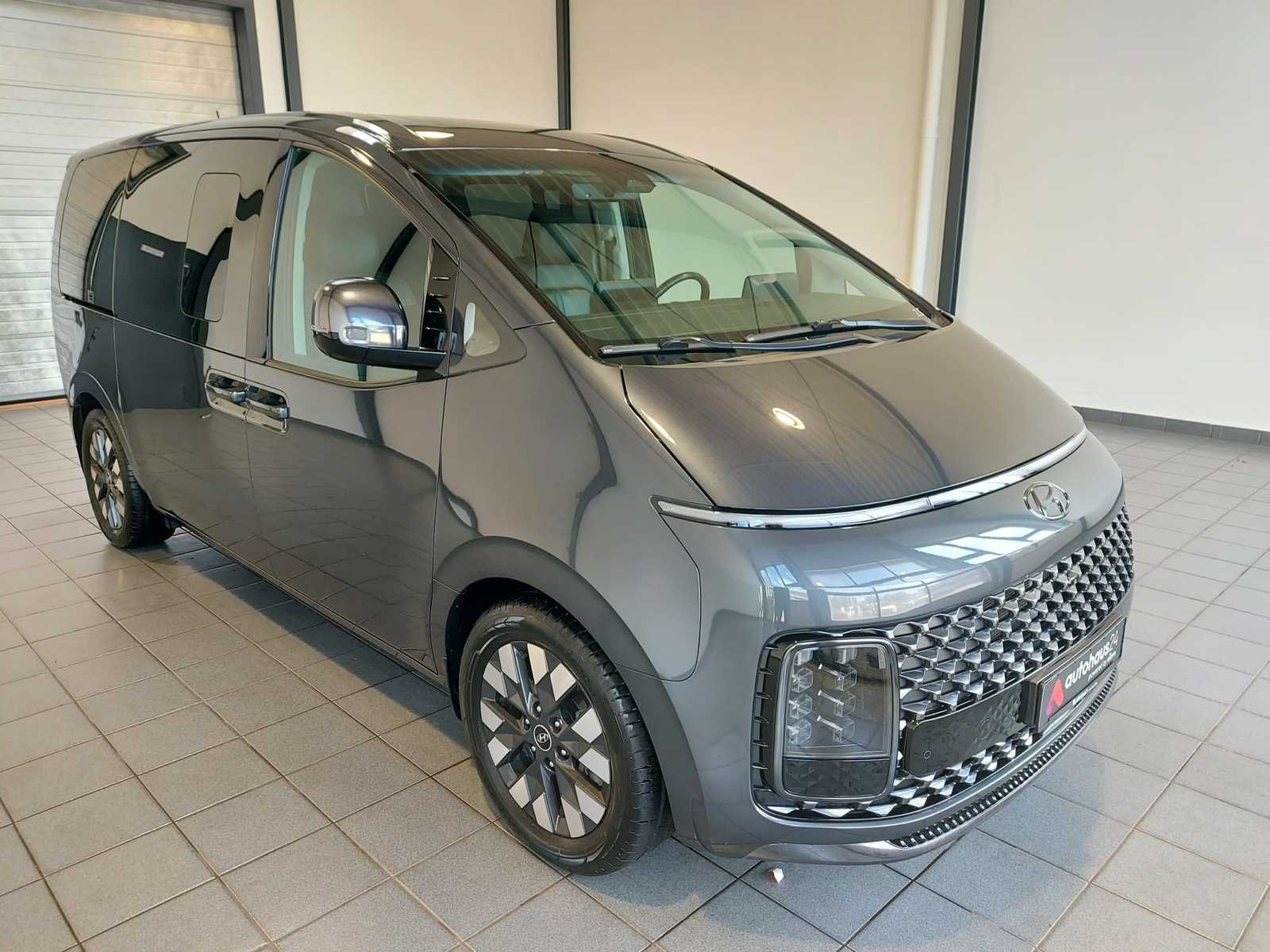 Hyundai Staria Kleinbus / Van HYUNDAI Staria 2.2 CRDi Signature Automatik 4WD Van #1