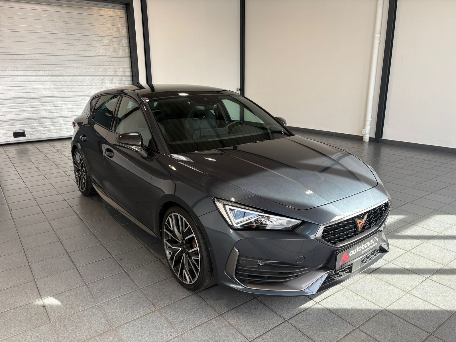 CUPRA Leon Limousine CUPRA Leon 2.0 TSI 221kW VZ DSG Schräghecklimousine #1