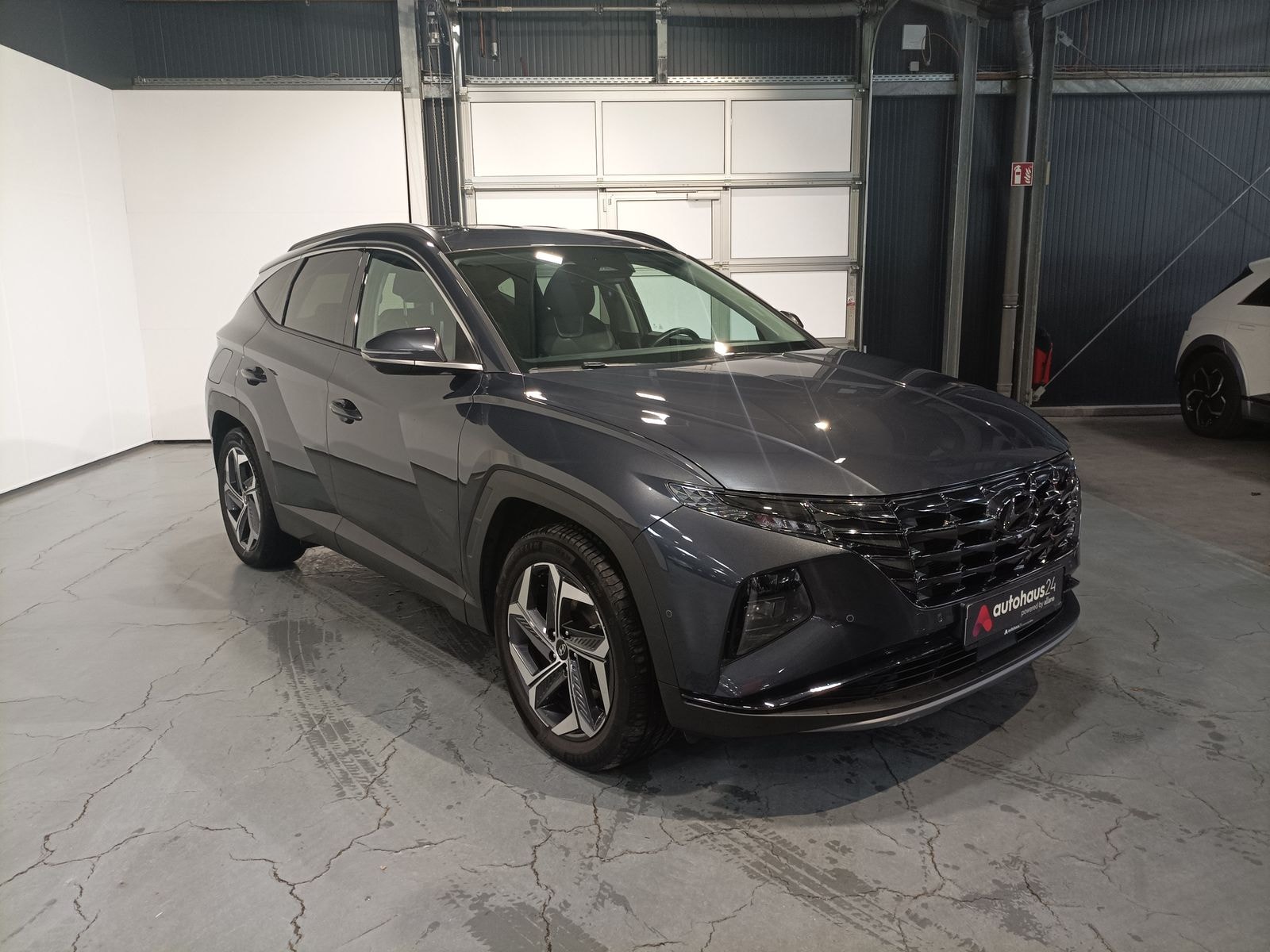 Hyundai Tucson SUV / Crossover / Geländewagen HYUNDAI Tucson 1.6 T-GDI Plug-in Hybrid 4WD Auto Sports Utility Vehicle #1