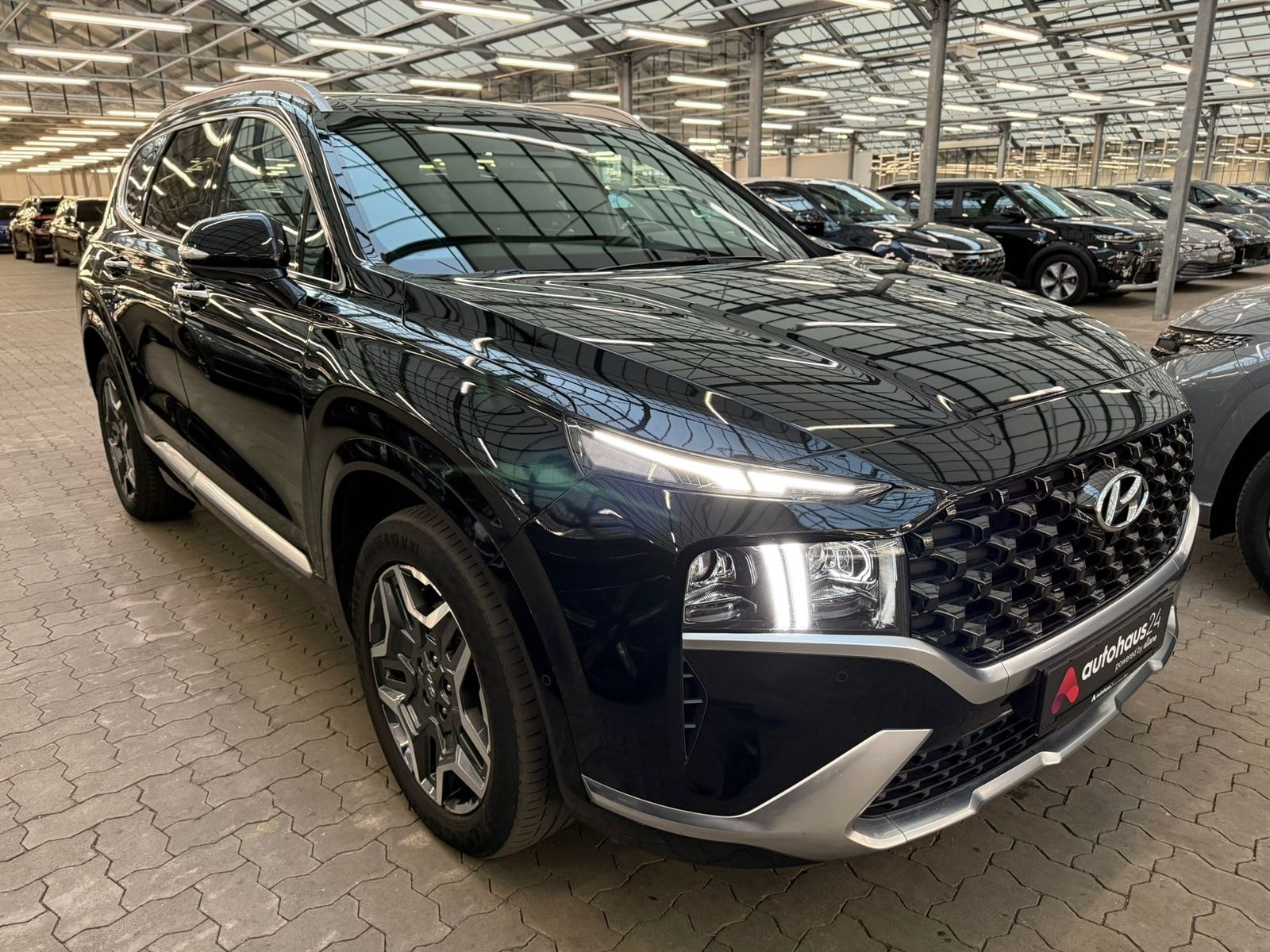 Hyundai Santa Fe SUV / Crossover / Geländewagen HYUNDAI Santa Fe 1.6 T-GDI Plug-in Hybrid 4WD Auto Sports Utility Vehicle #1